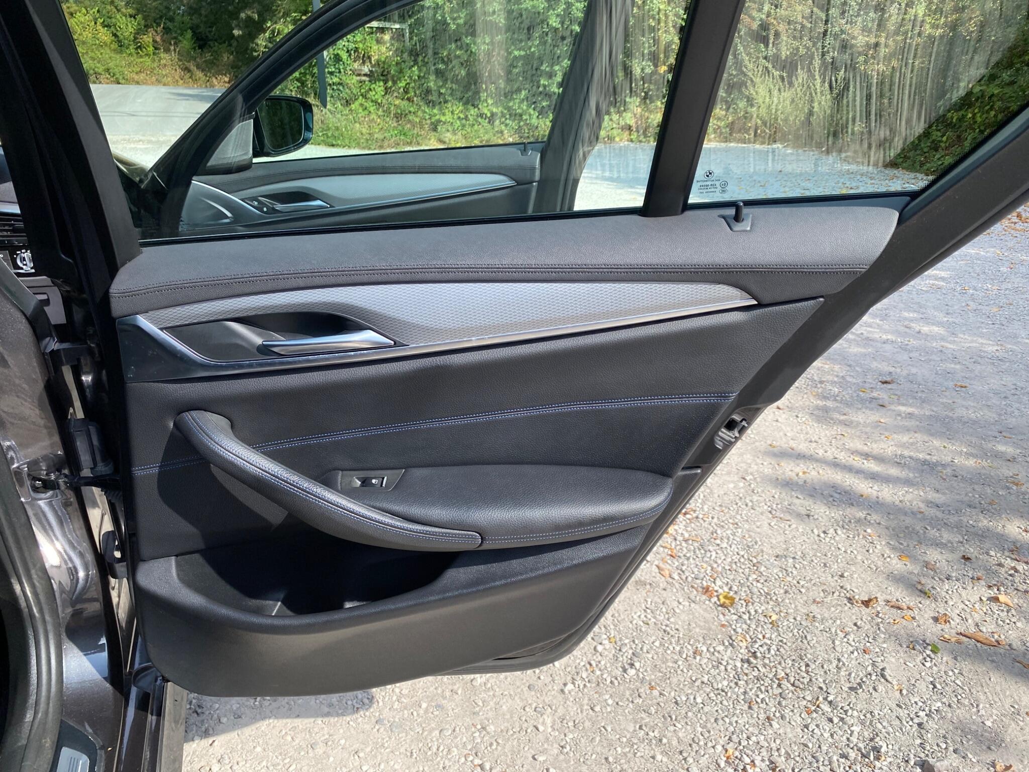 BMW 5 Series view 22