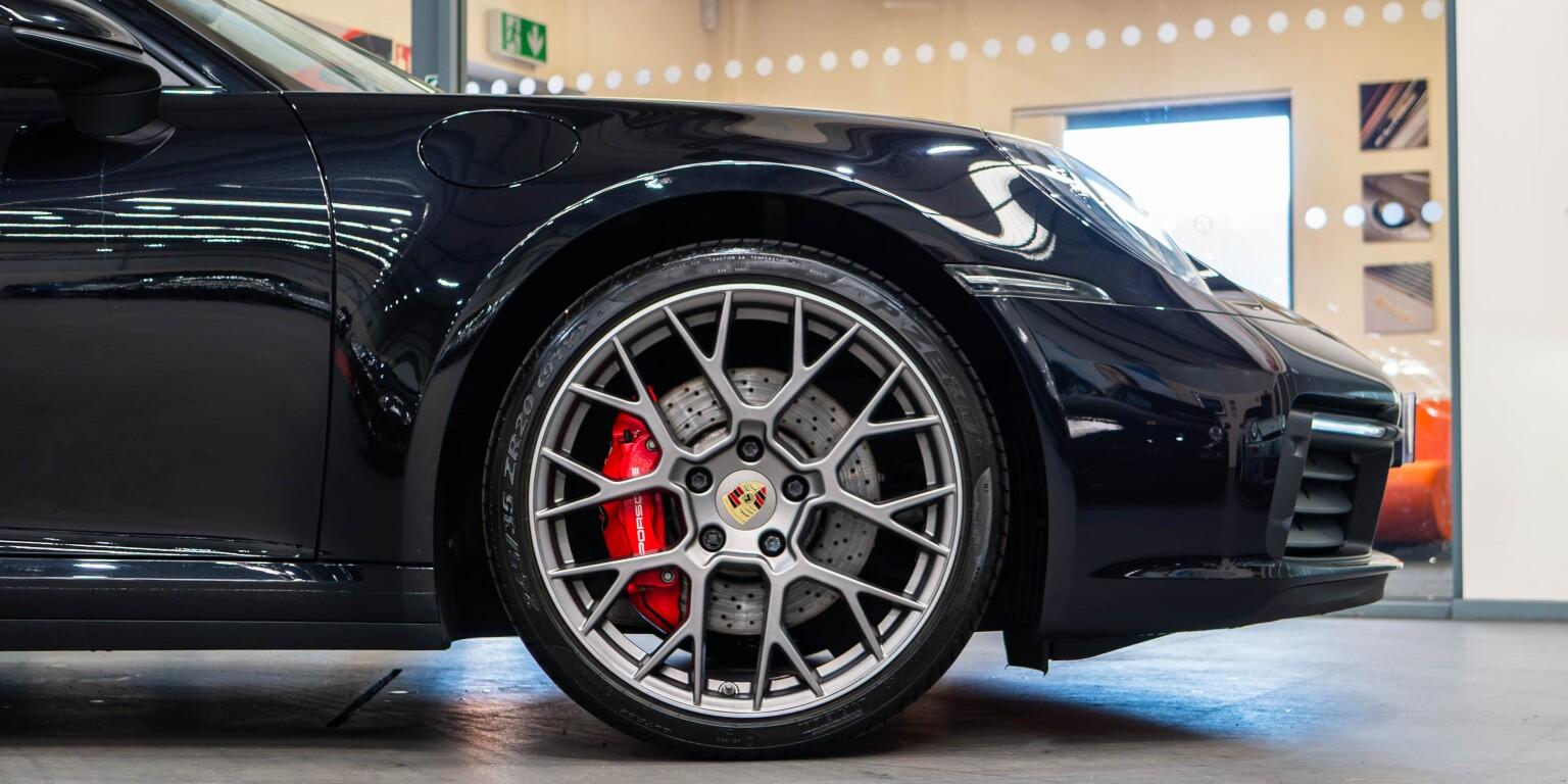 Porsche 911 view 10