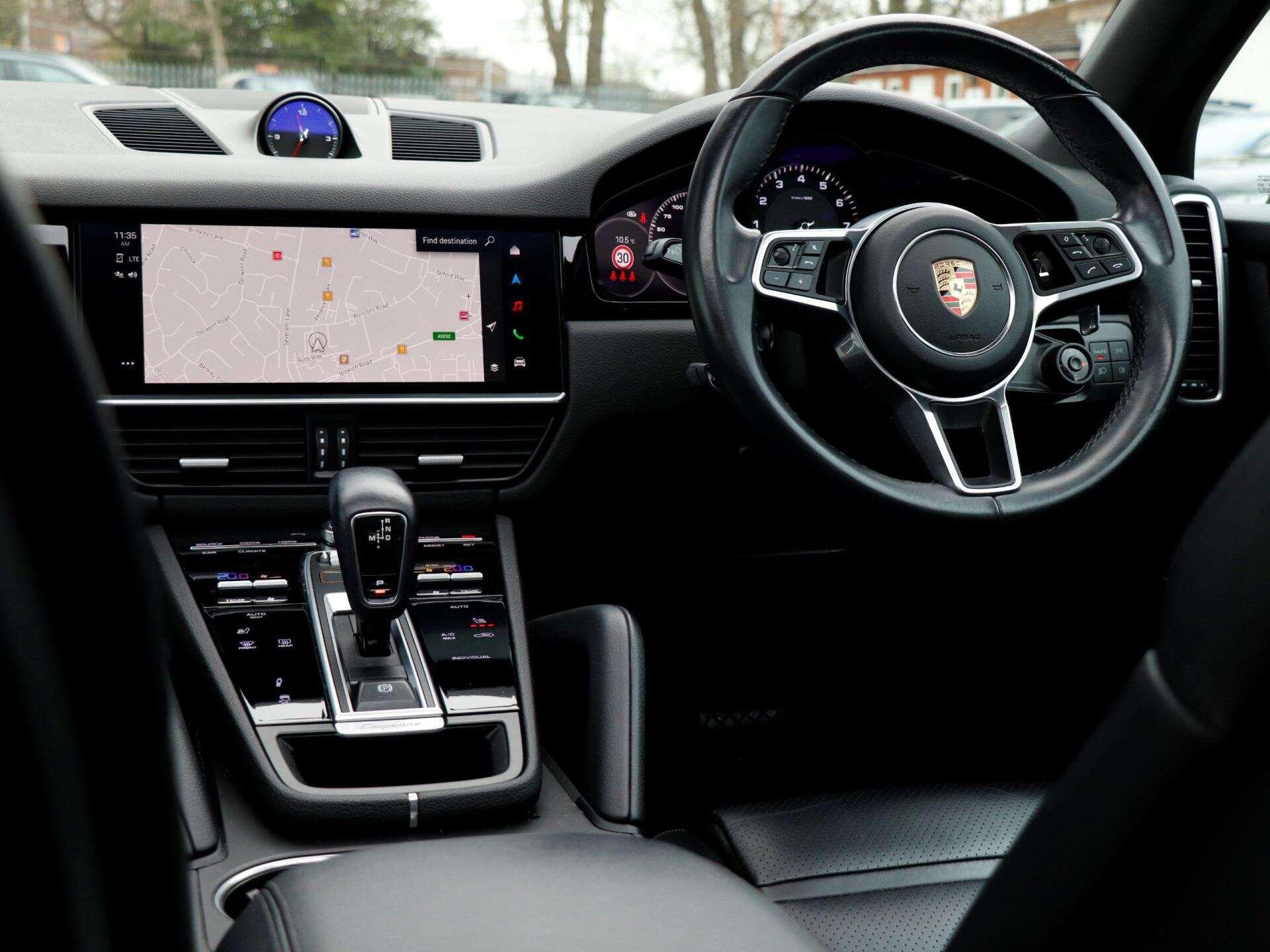 Porsche Cayenne view 12