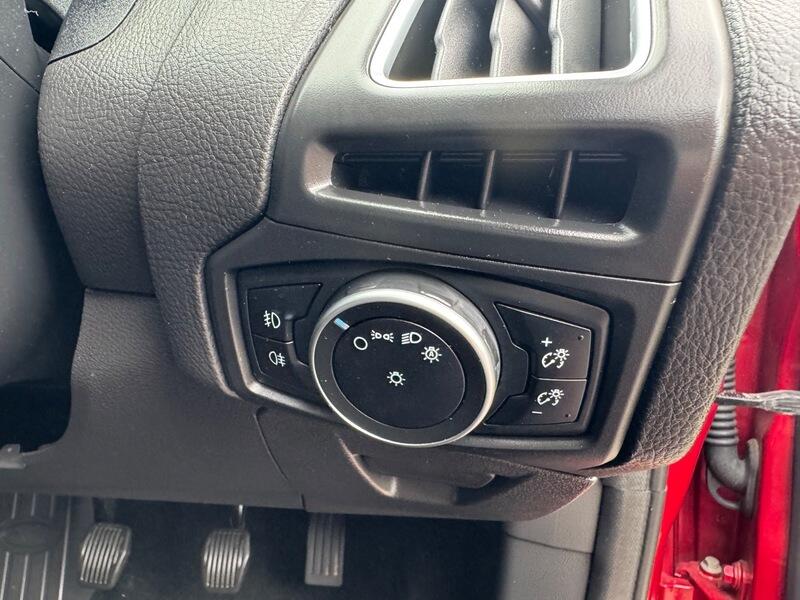 Ford Focus view 42