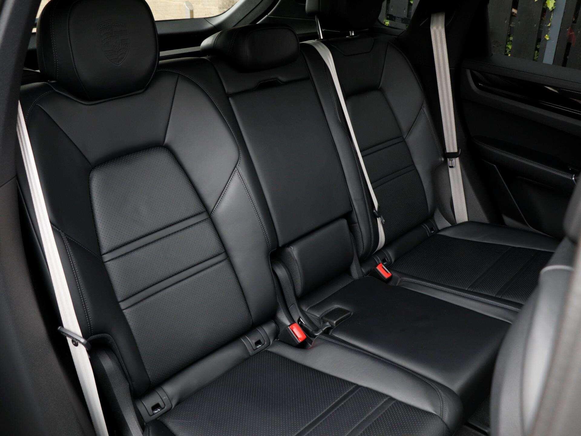 Porsche Cayenne view 26