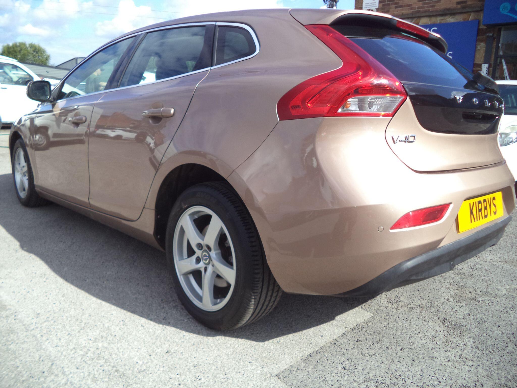 Volvo V40 view 14