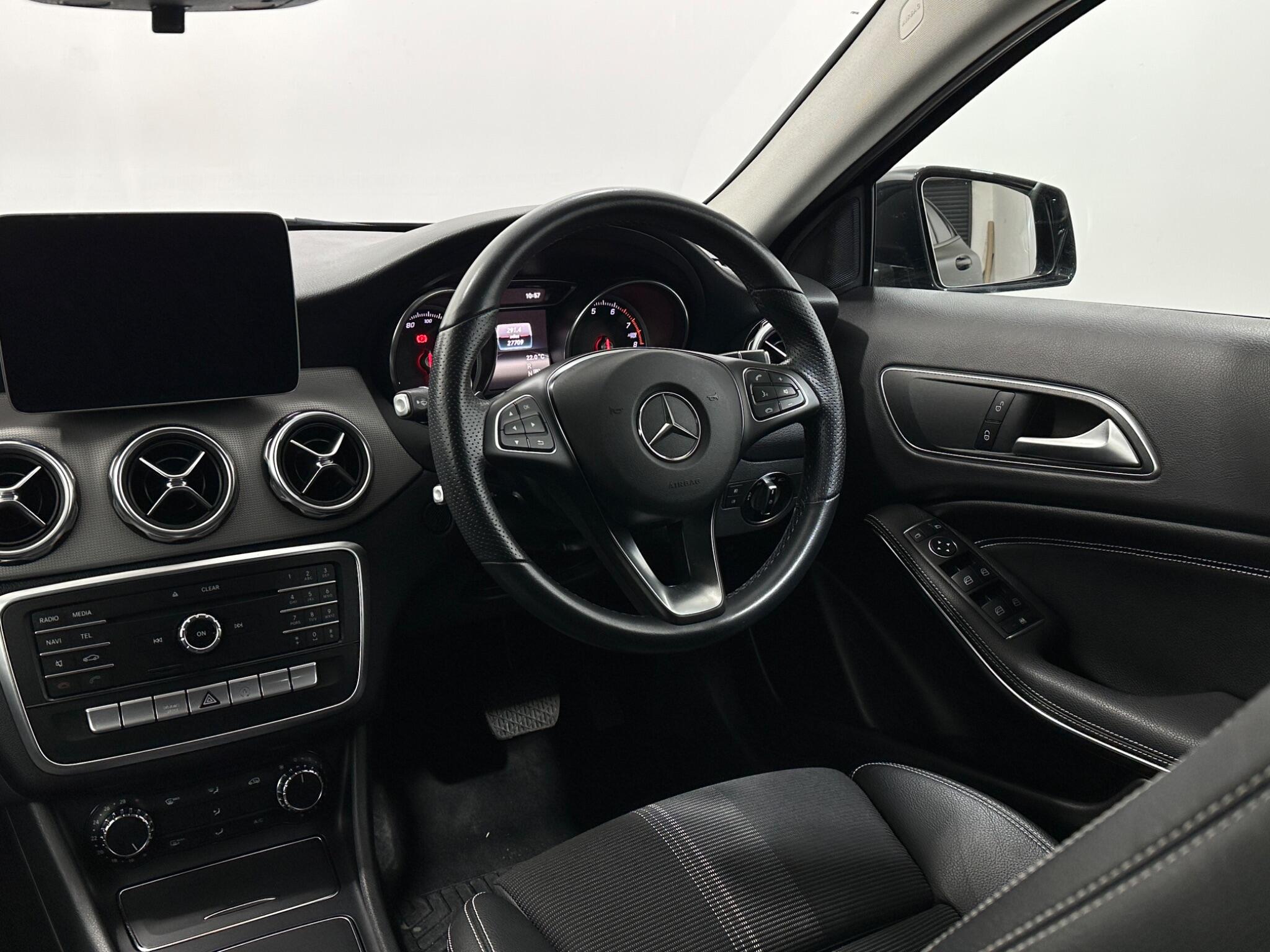 Mercedes-Benz Gla view 12