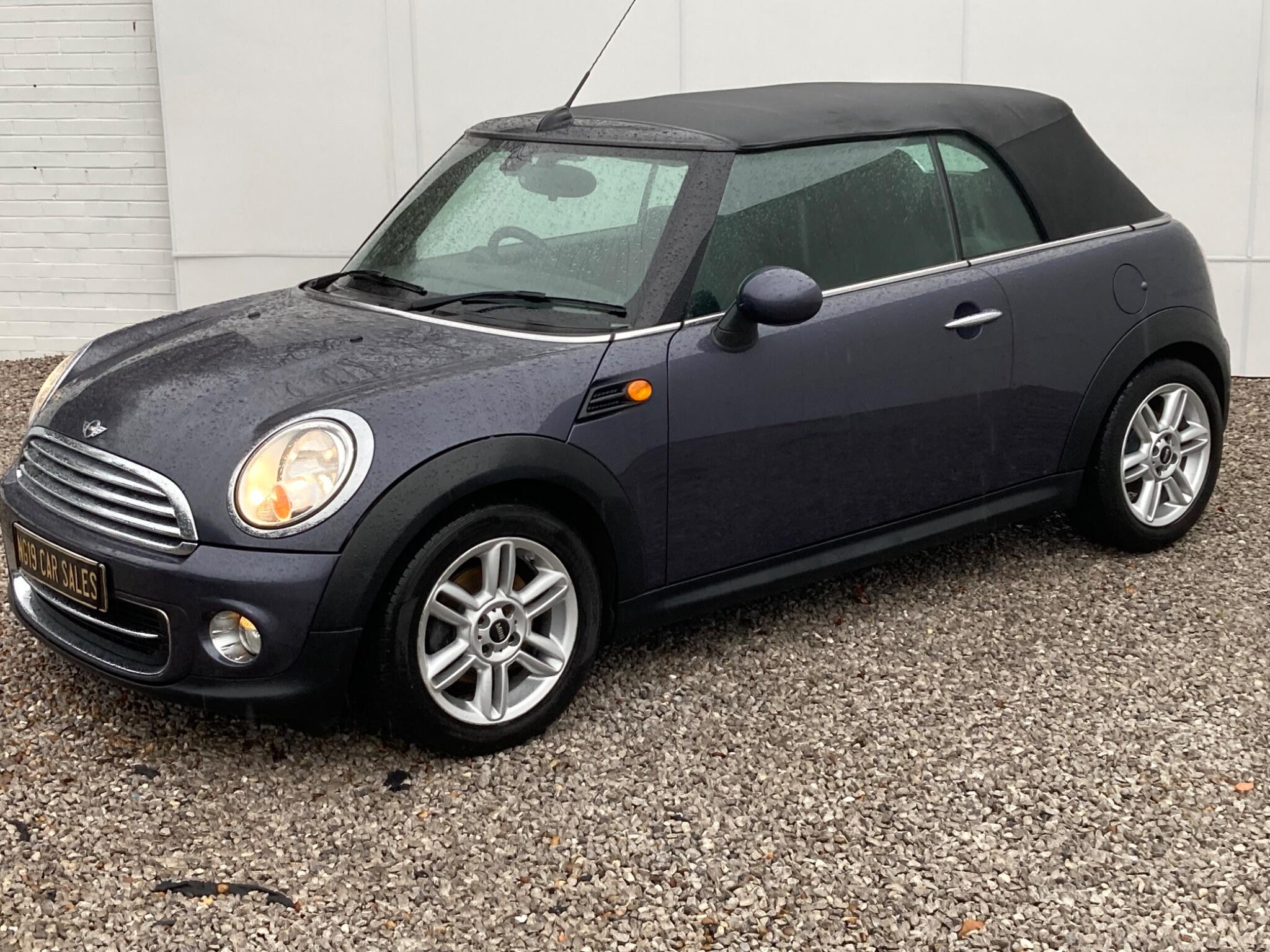 2013 MINI Convertible image 6
