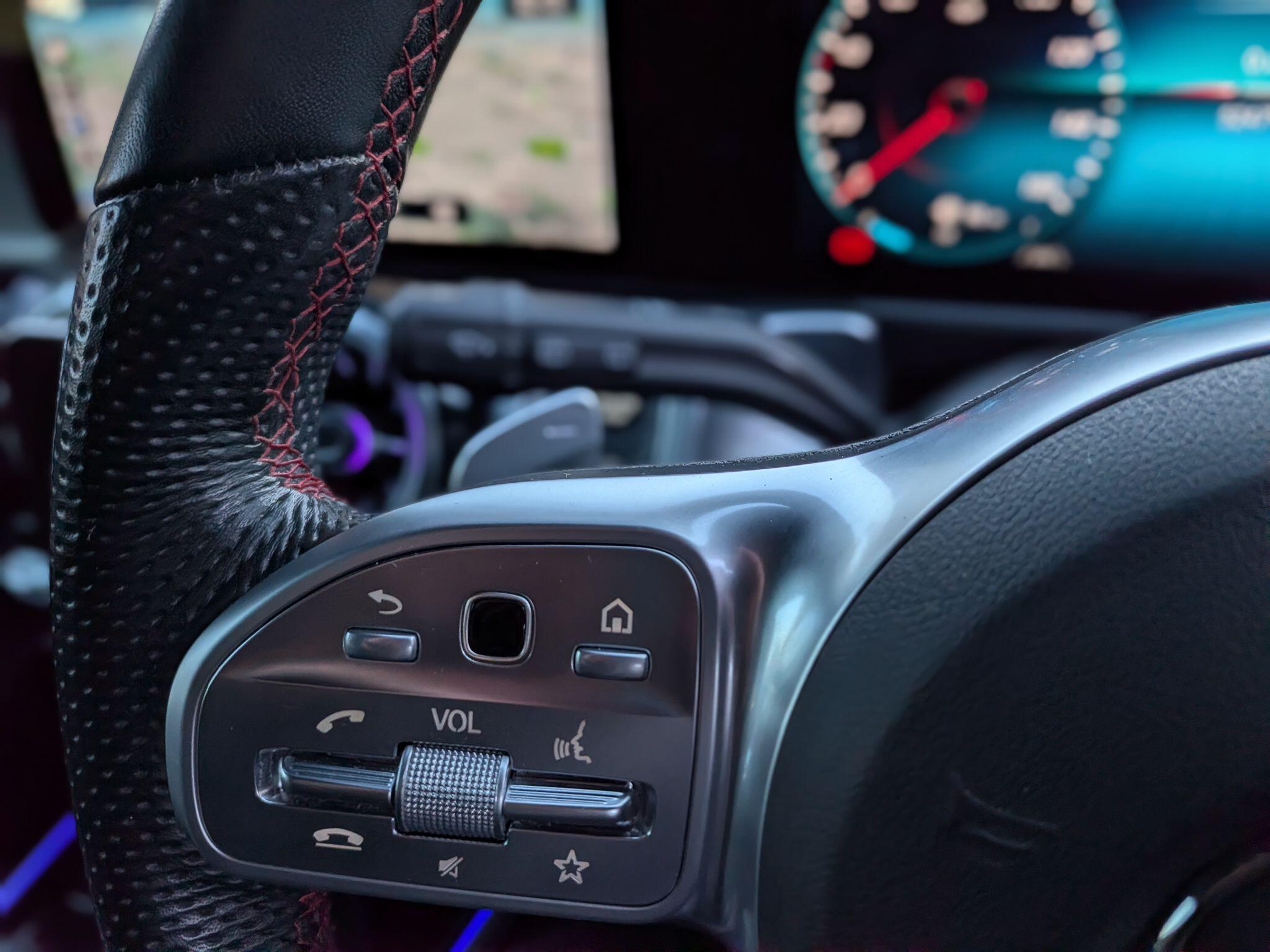 Mercedes-Benz GLB view 43