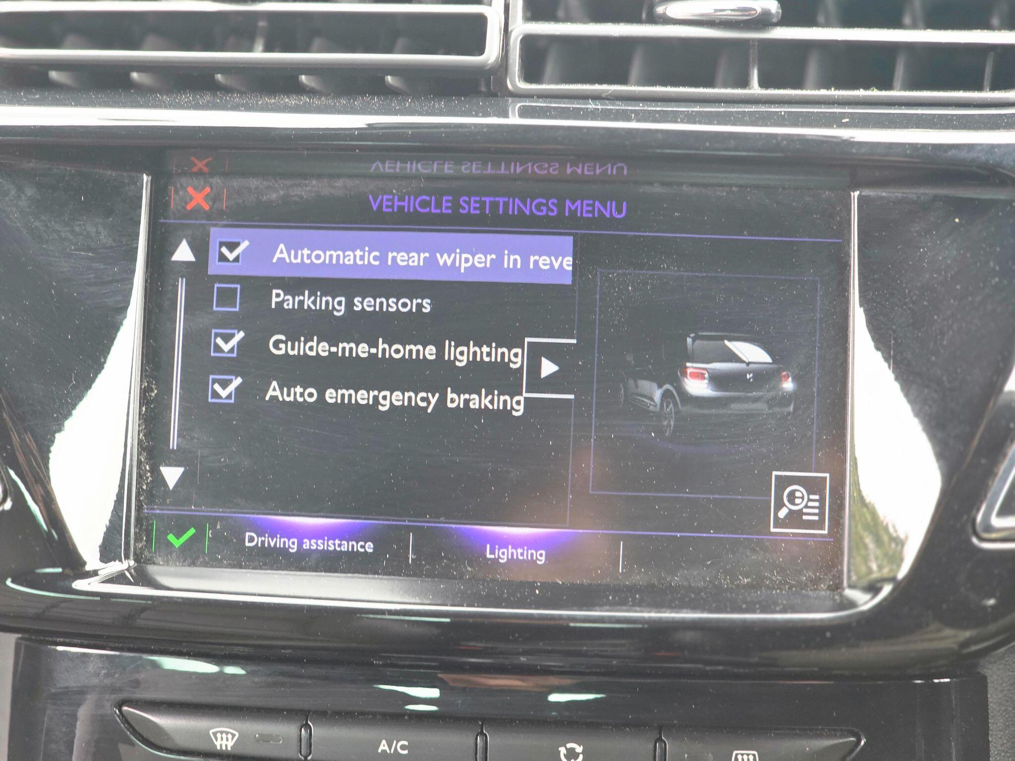 DS Automobiles DS 3 view 38