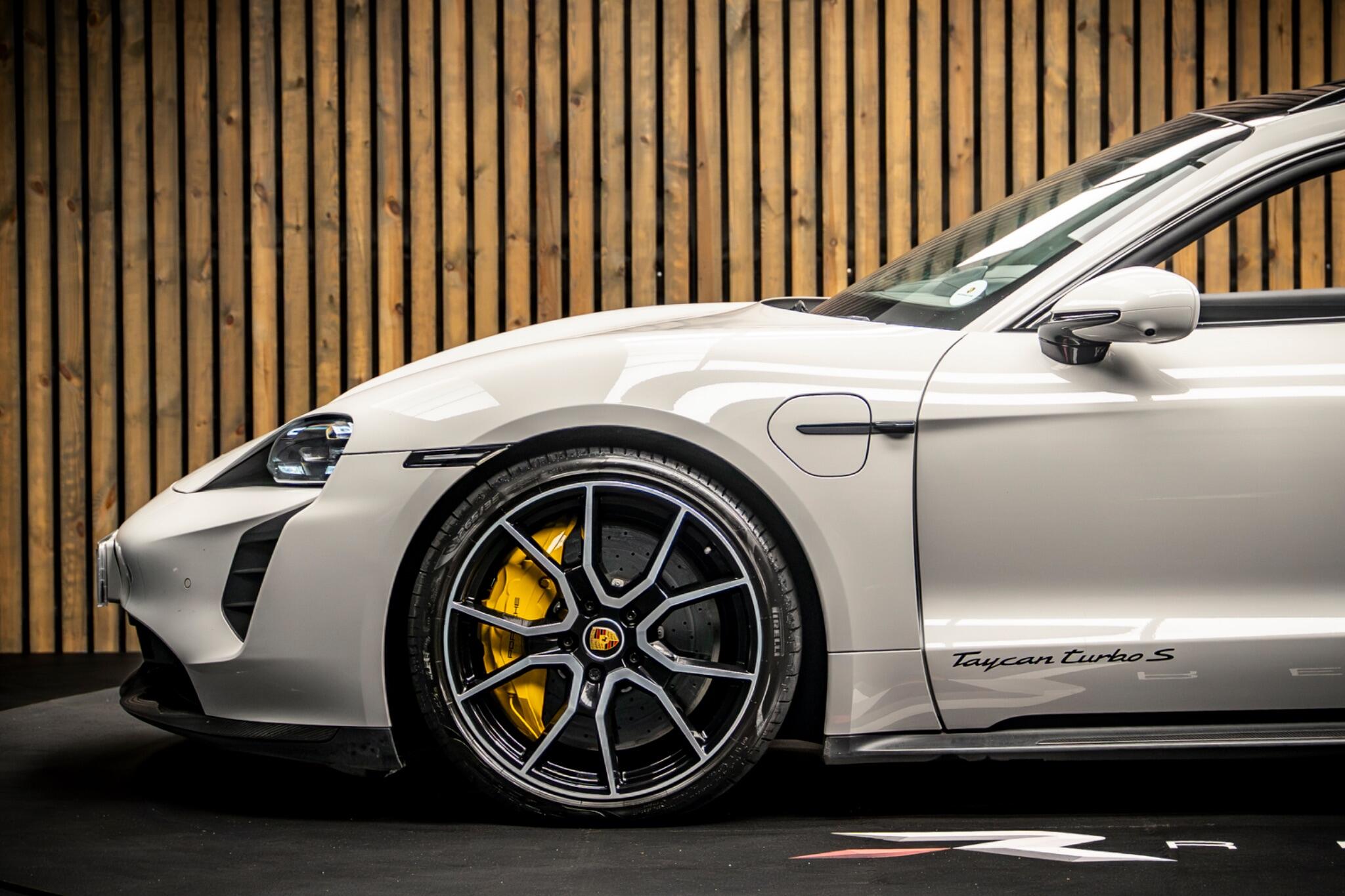 Porsche Taycan view 9