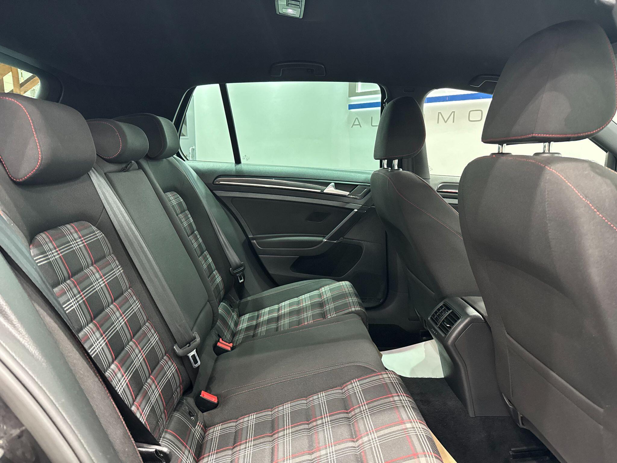 Volkswagen Golf view 42