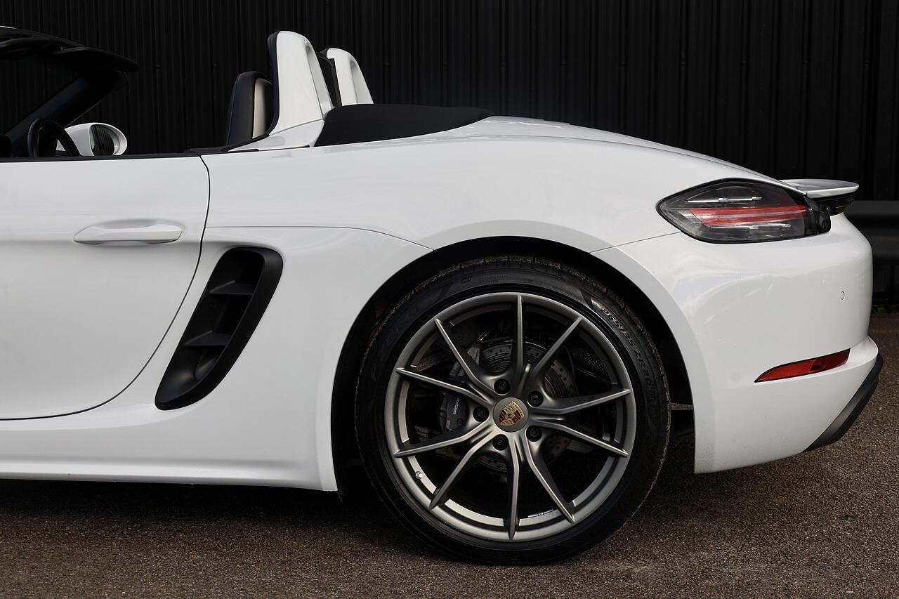 Porsche 718 Boxster view 37
