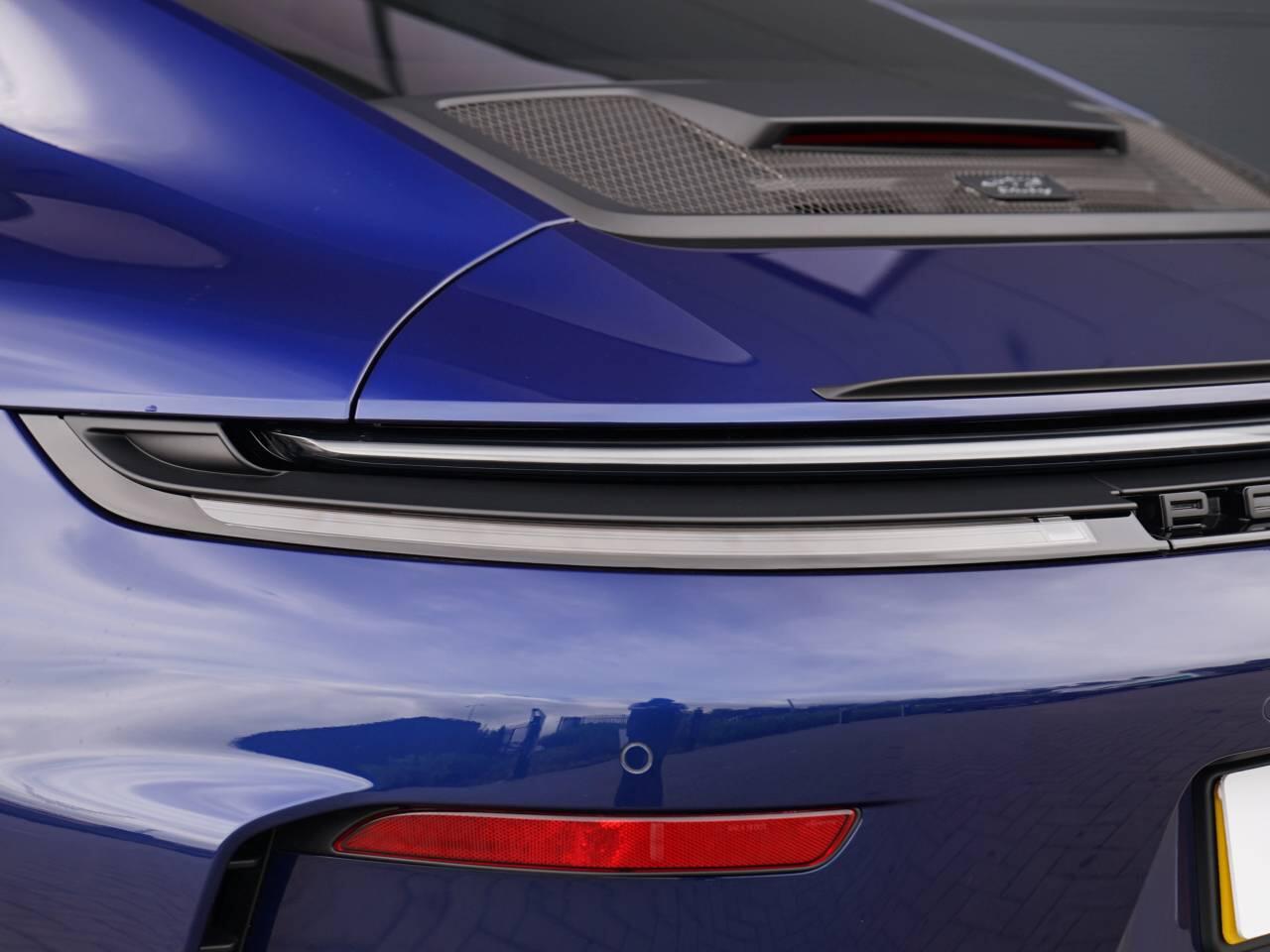 Porsche 911 view 64