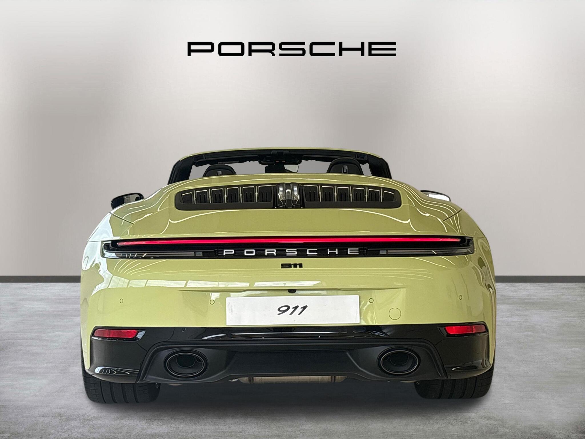 Porsche 911 view 11