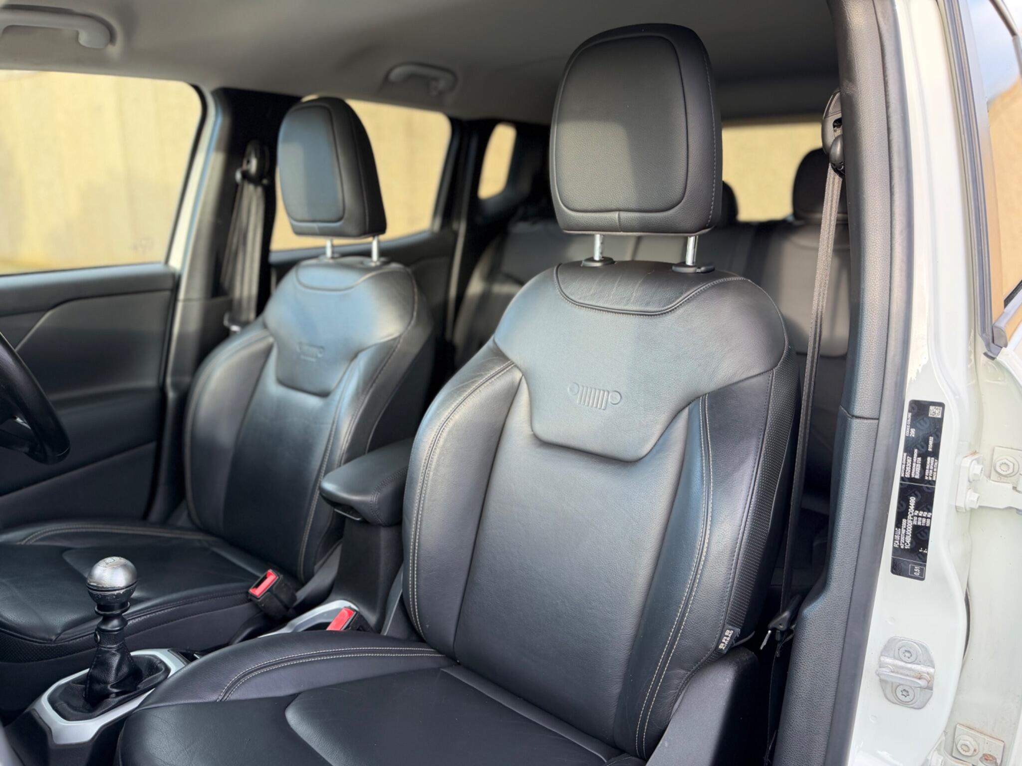 Jeep Renegade view 29
