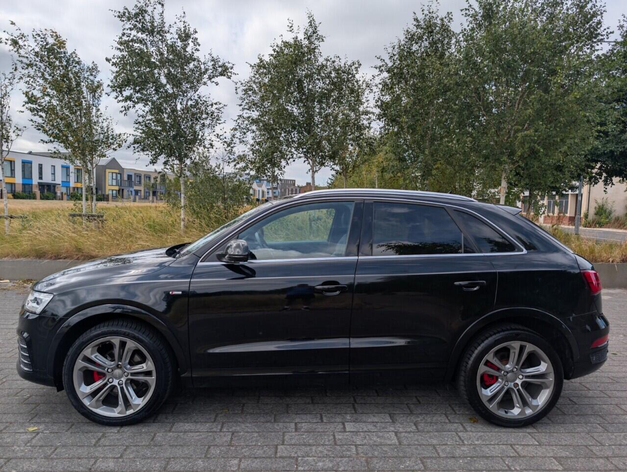 Audi Q3 view 3