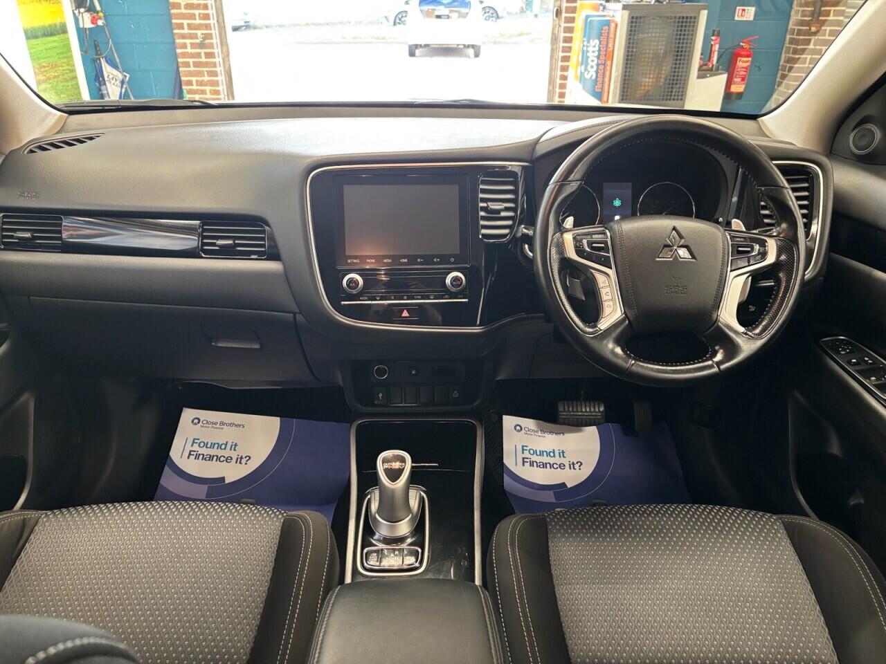 Mitsubishi Outlander view 18