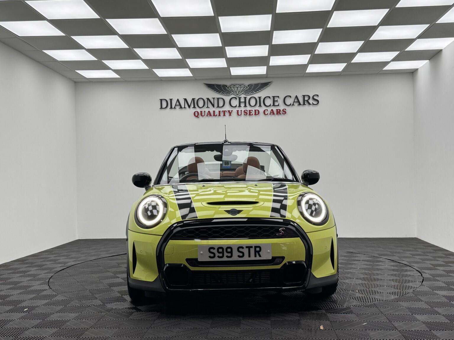 Mini Convertible view 16
