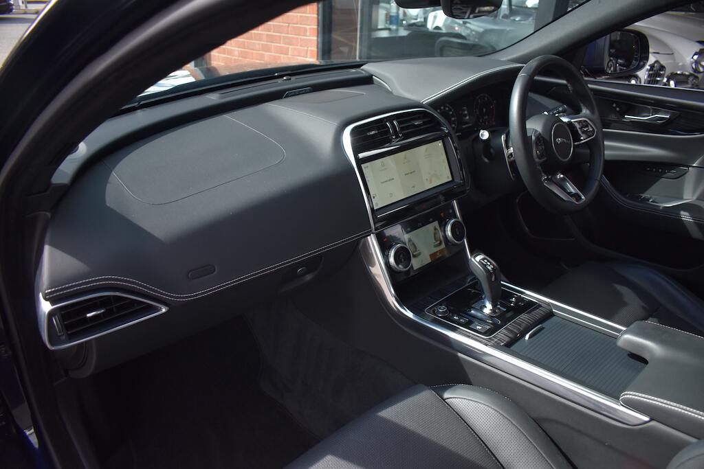 Jaguar Xe view 38