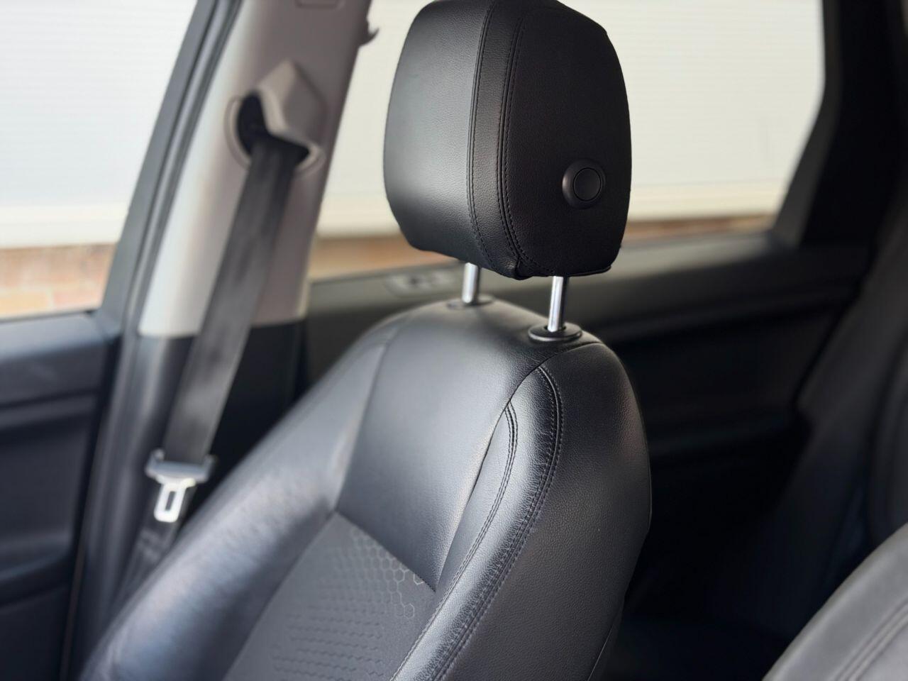 Land Rover Discovery Sport view 19
