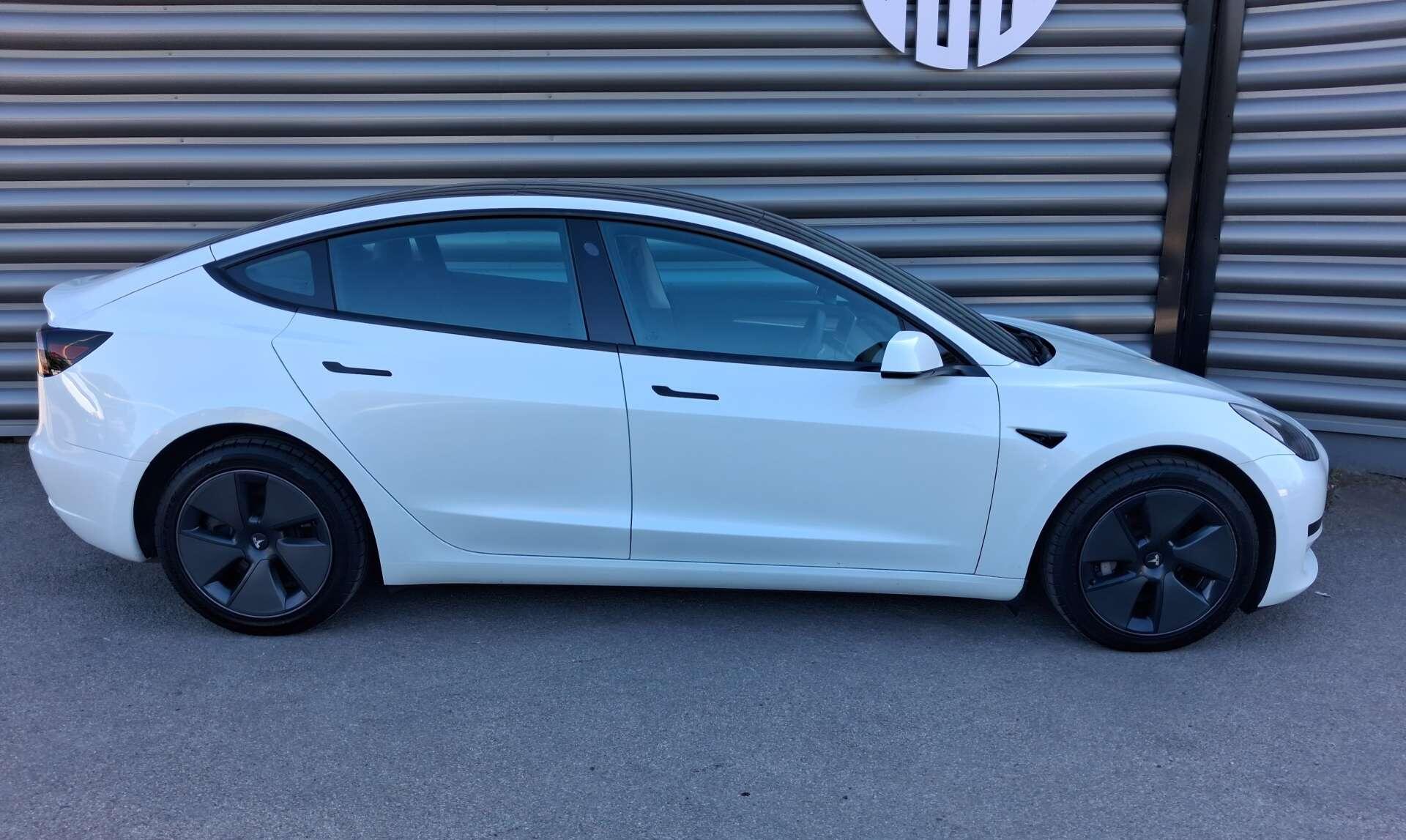 Tesla Model 3 view 8