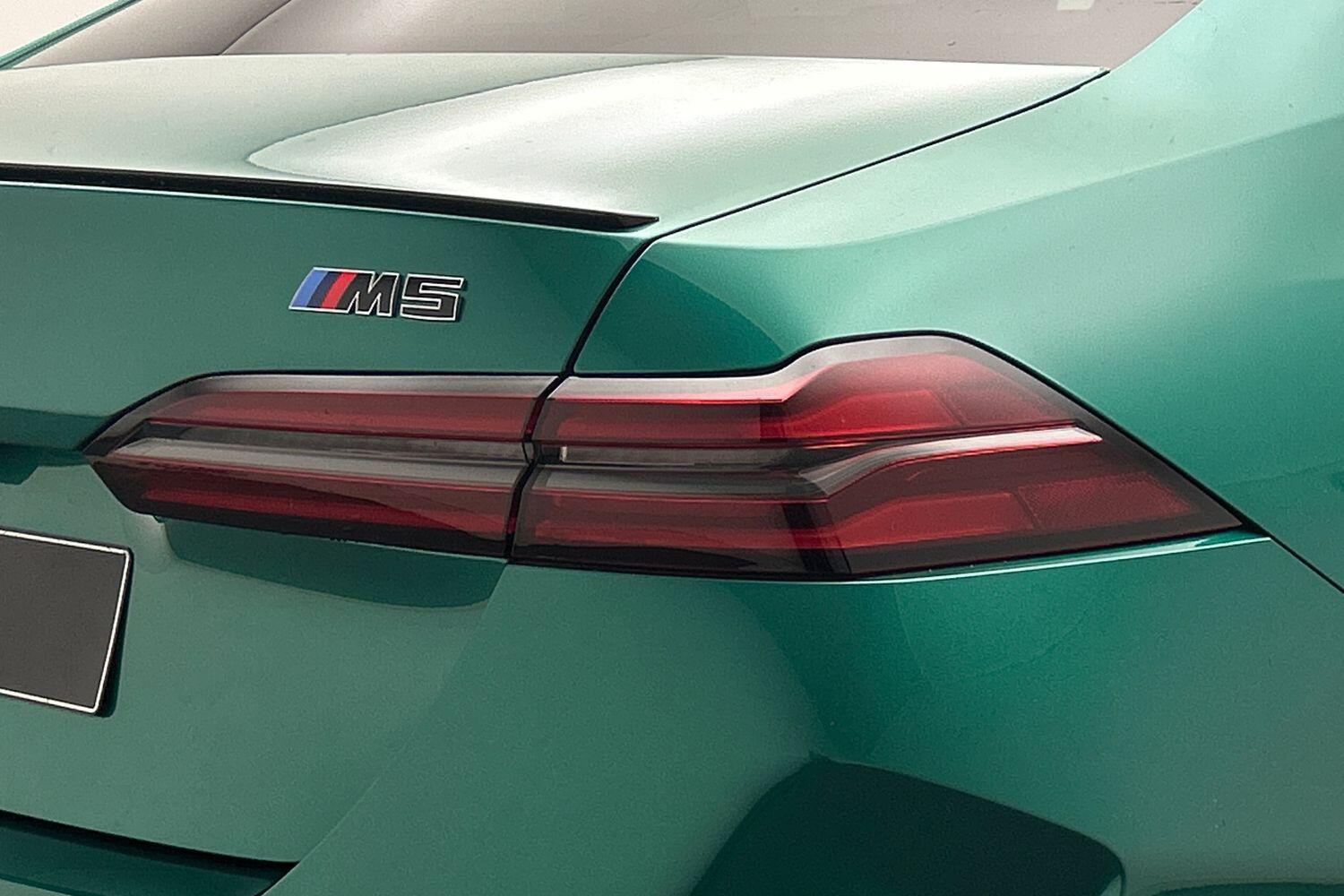 BMW M5 view 19