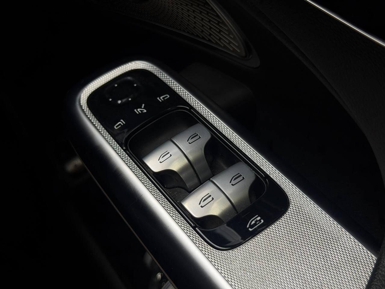 Mercedes-Benz E-Class view 42