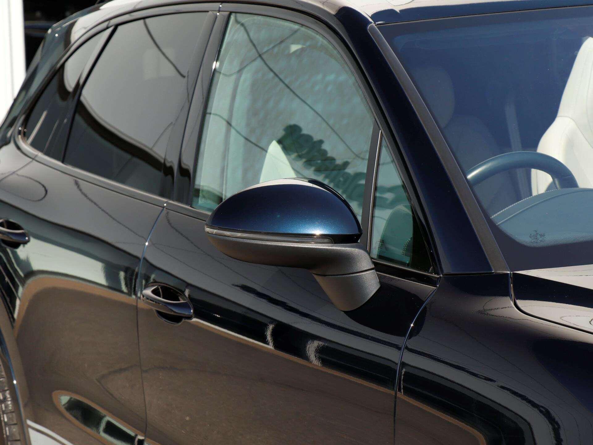Porsche Cayenne view 33