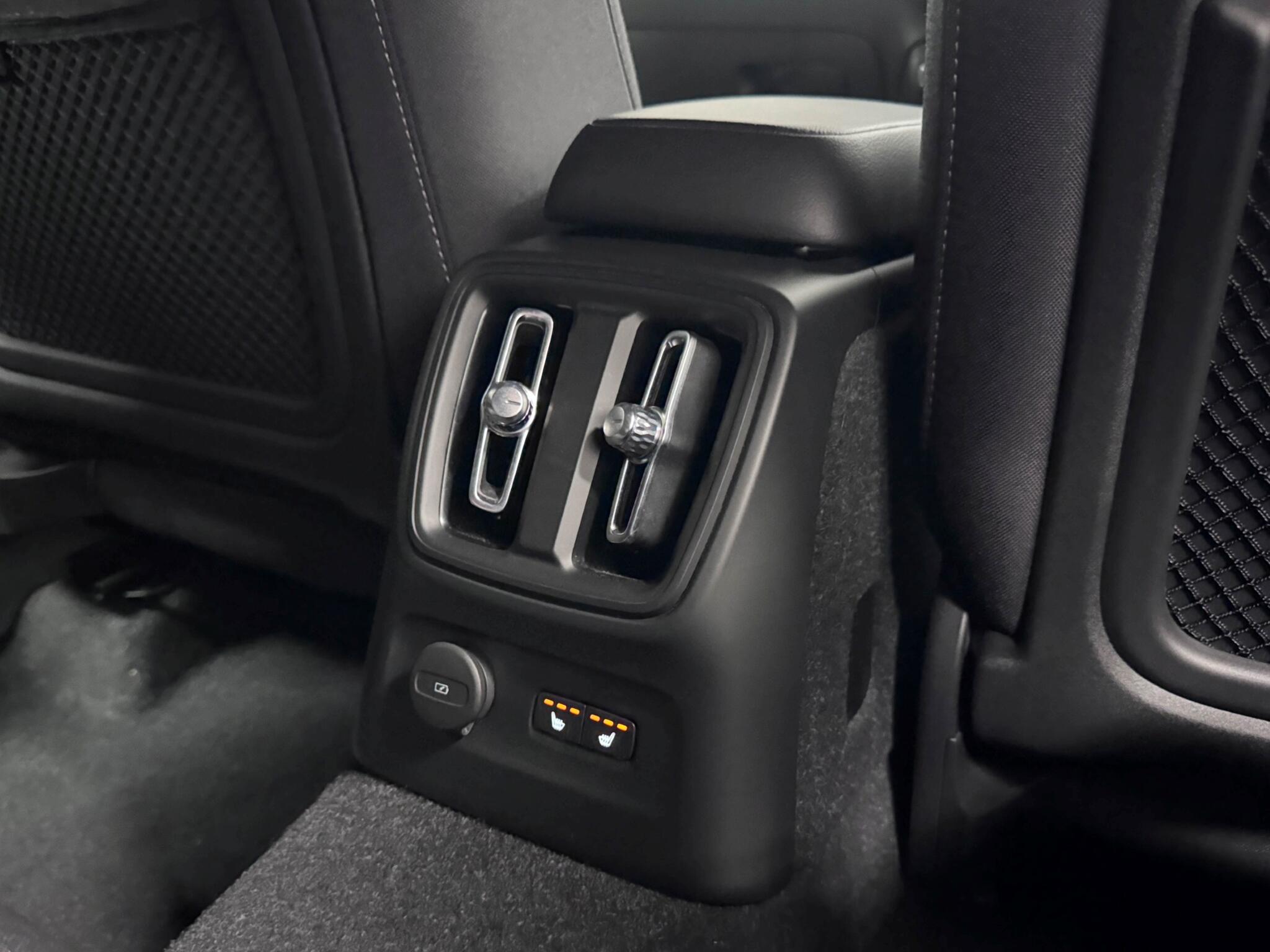 Volvo XC40 view 21