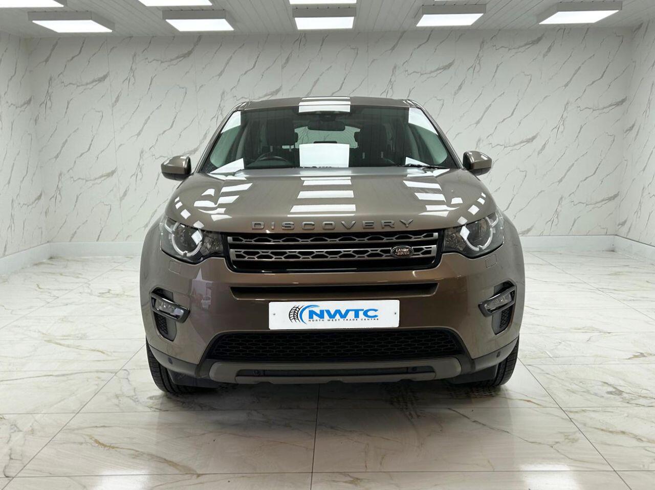 Land Rover Discovery Sport view 3