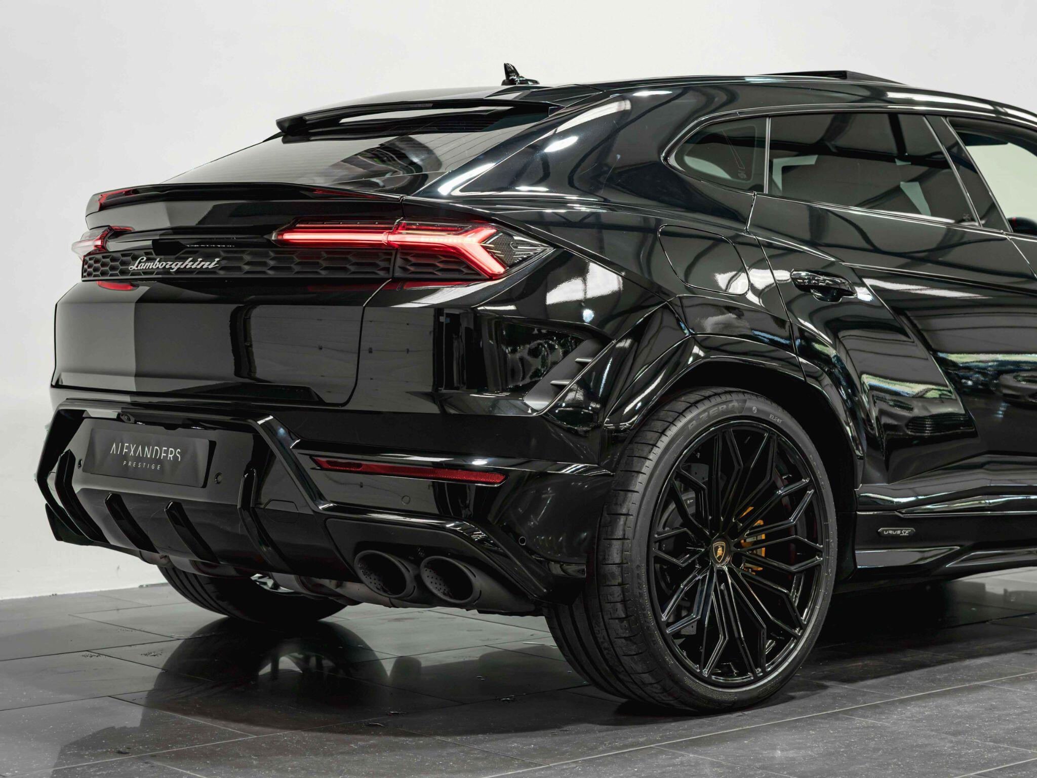 Lamborghini Urus view 13