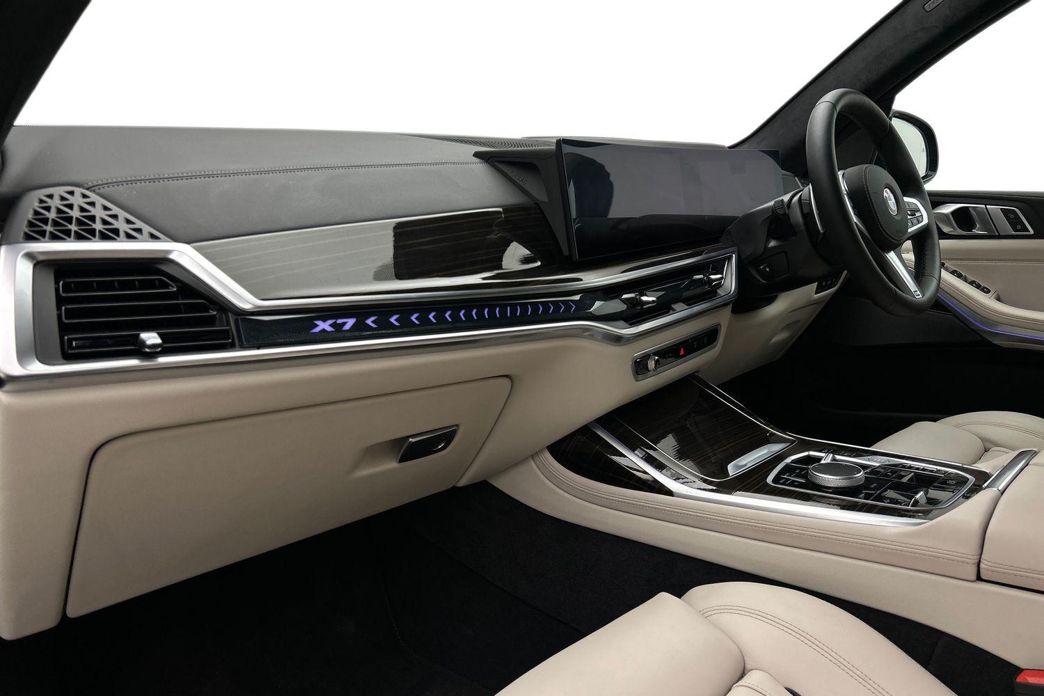 BMW X7 view 8