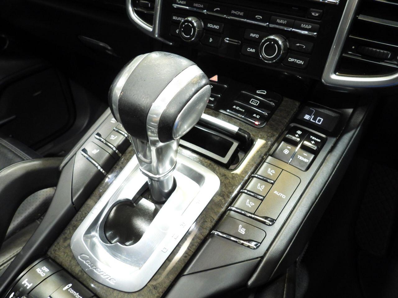 Porsche Cayenne view 30