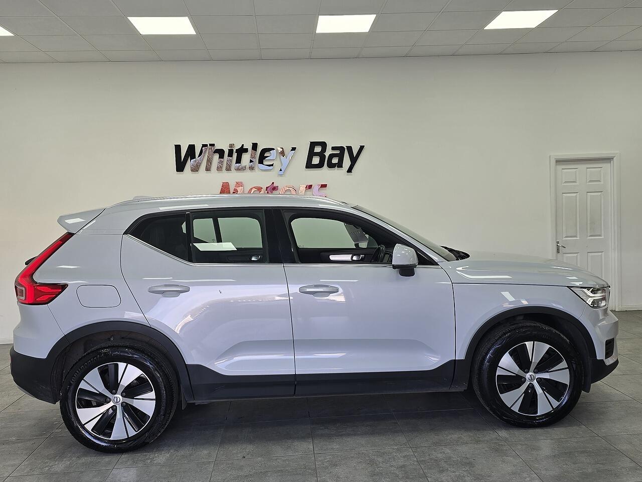 Volvo XC40 view 2