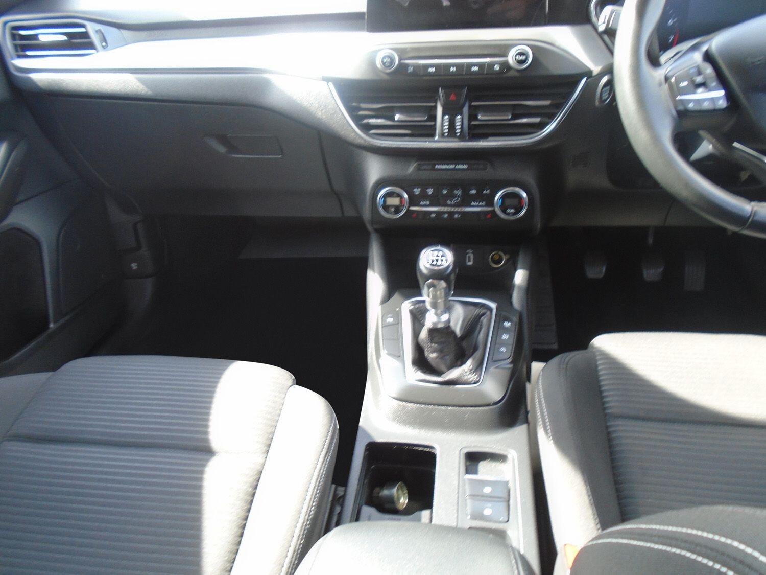 Ford Focus view 10