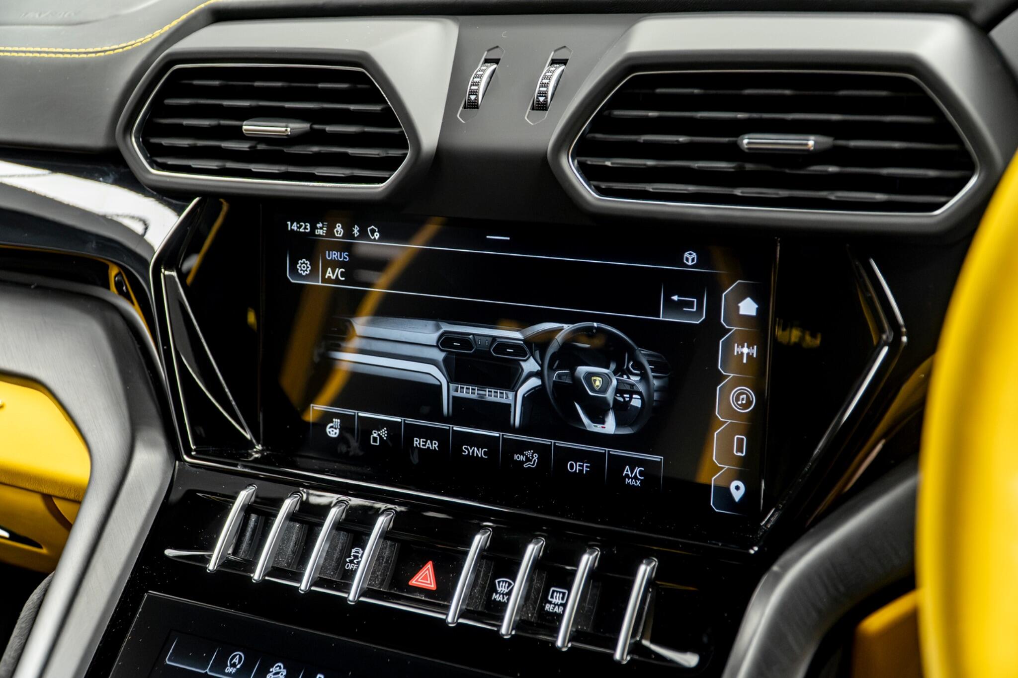 Lamborghini Urus view 30