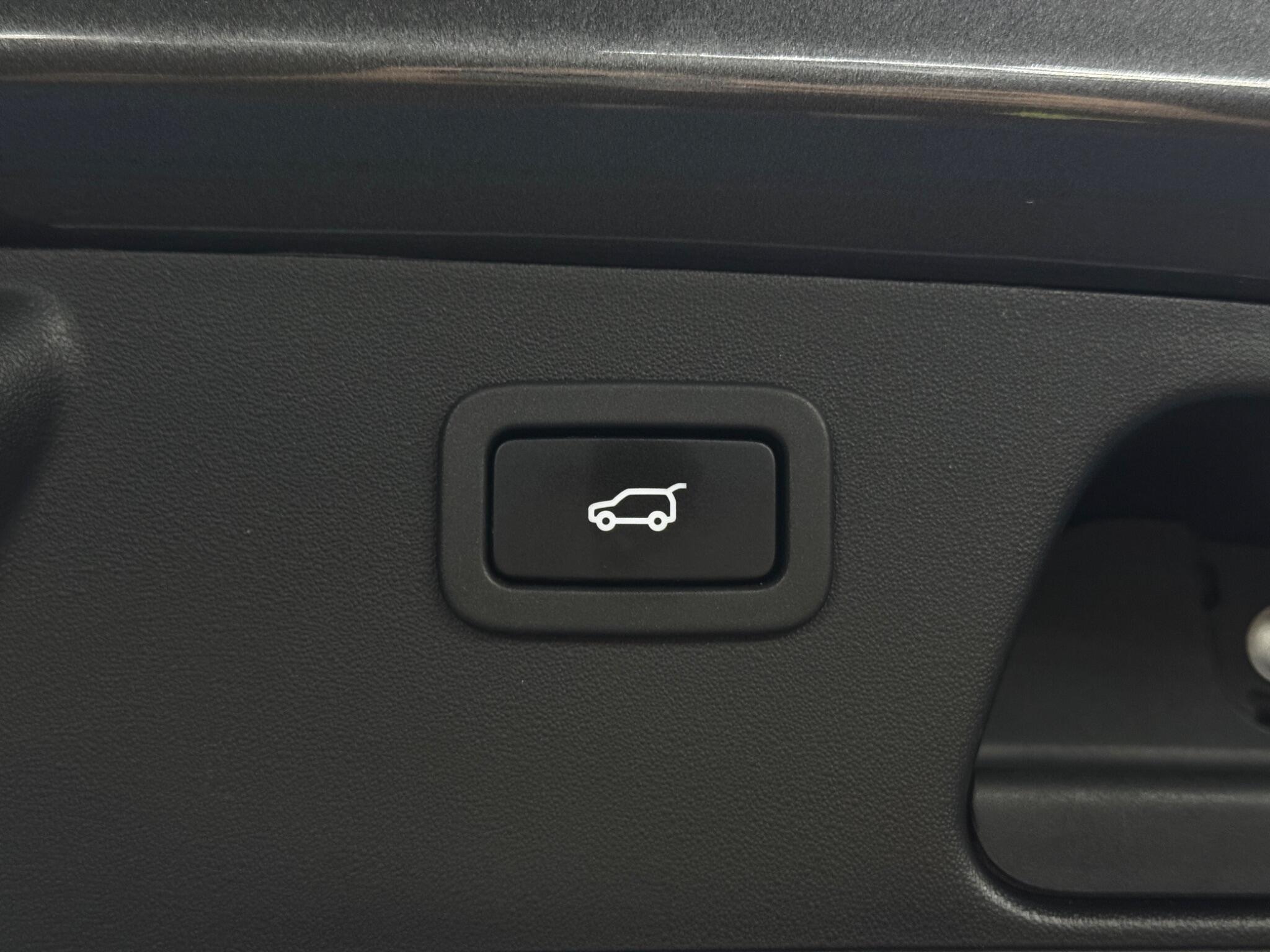 Jaguar E-Pace view 40