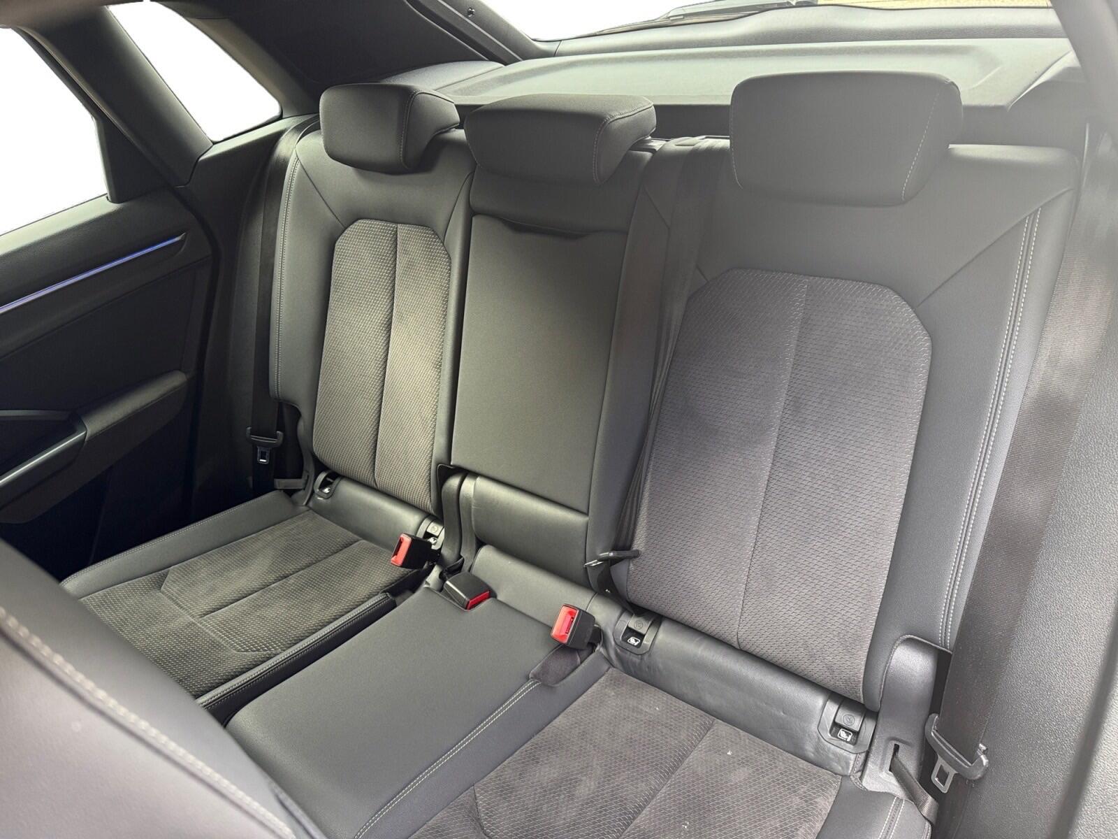 Audi Q3 view 15