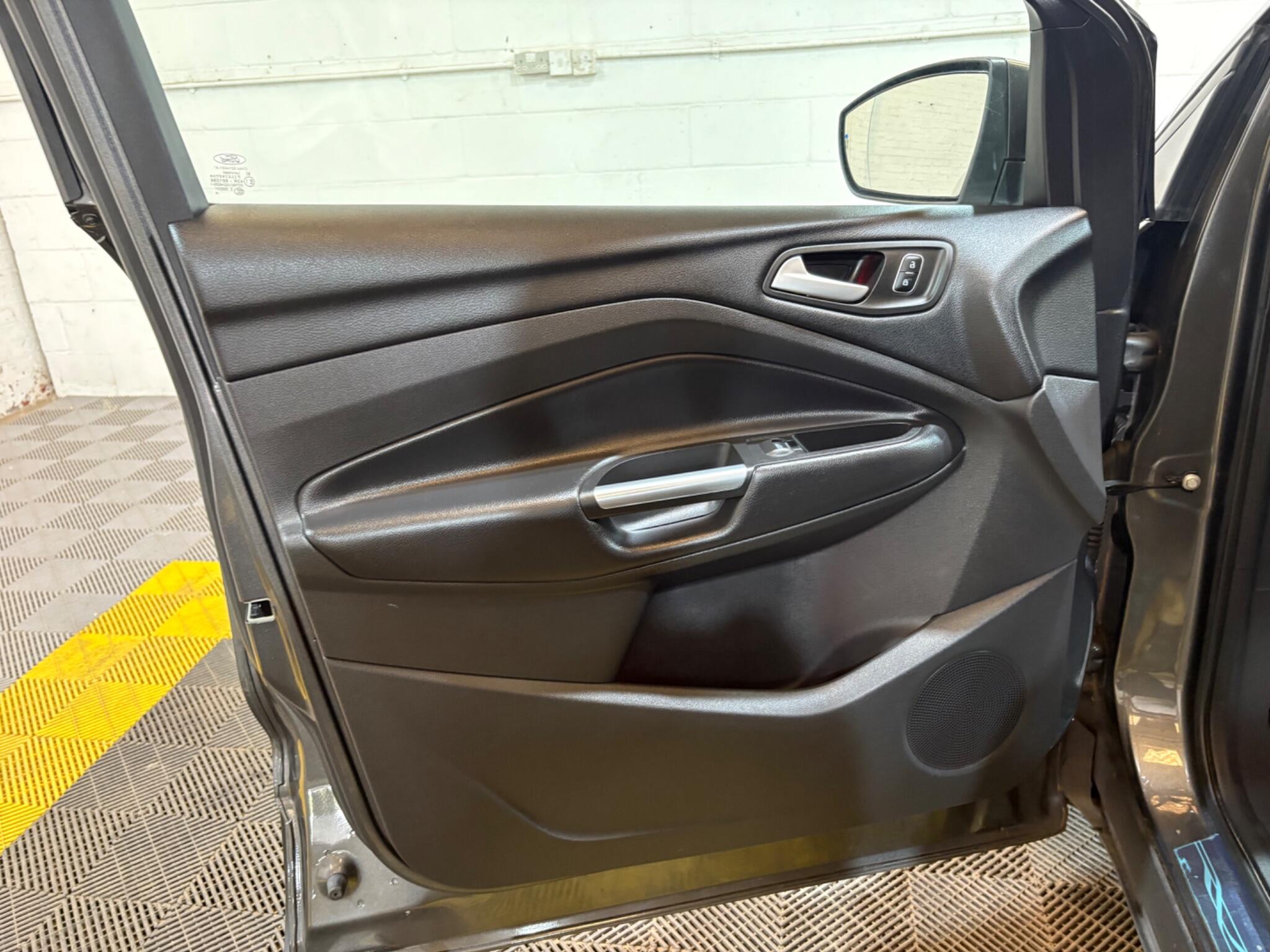 Ford Kuga view 39