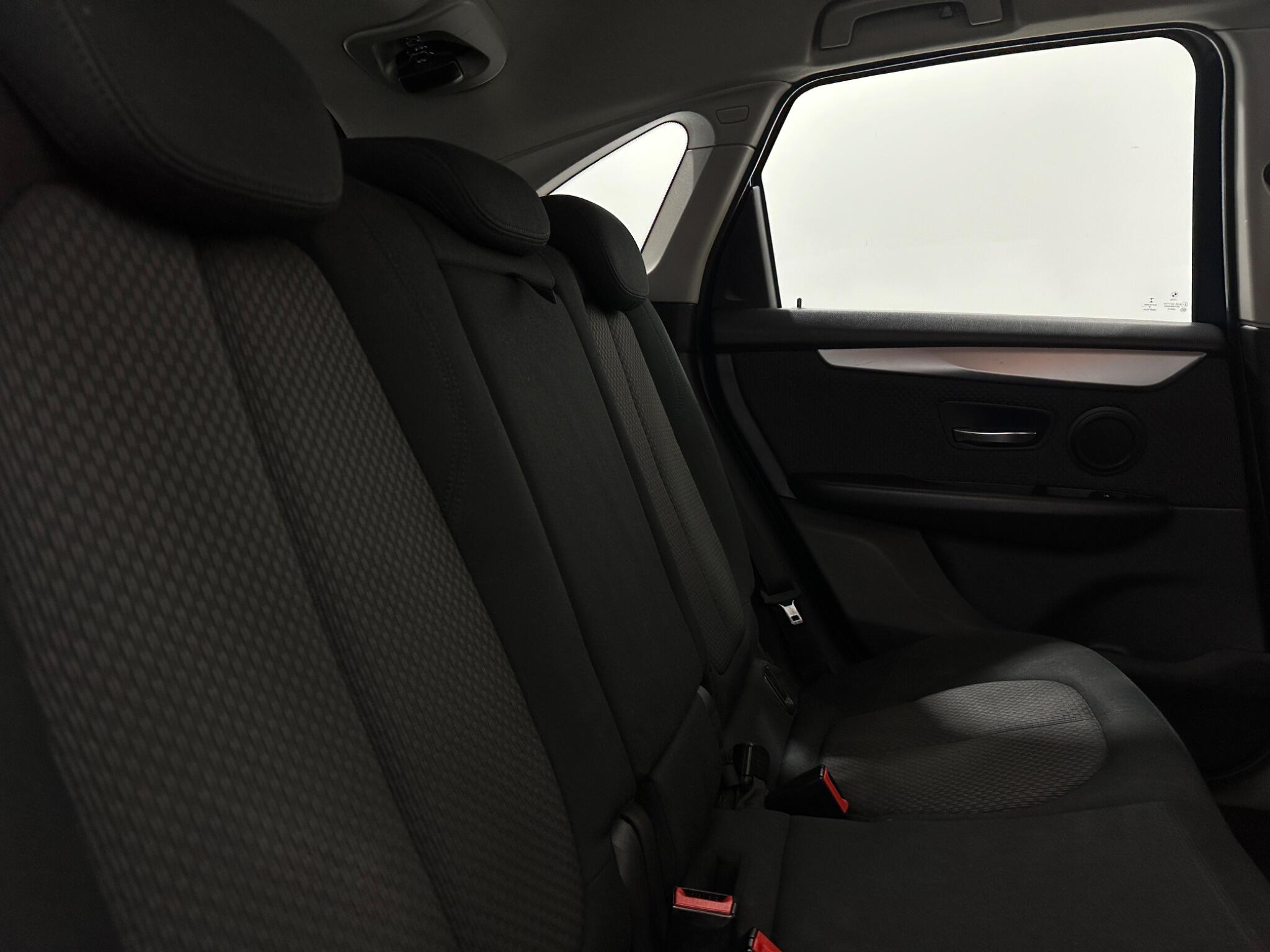 BMW 2 Series view 40