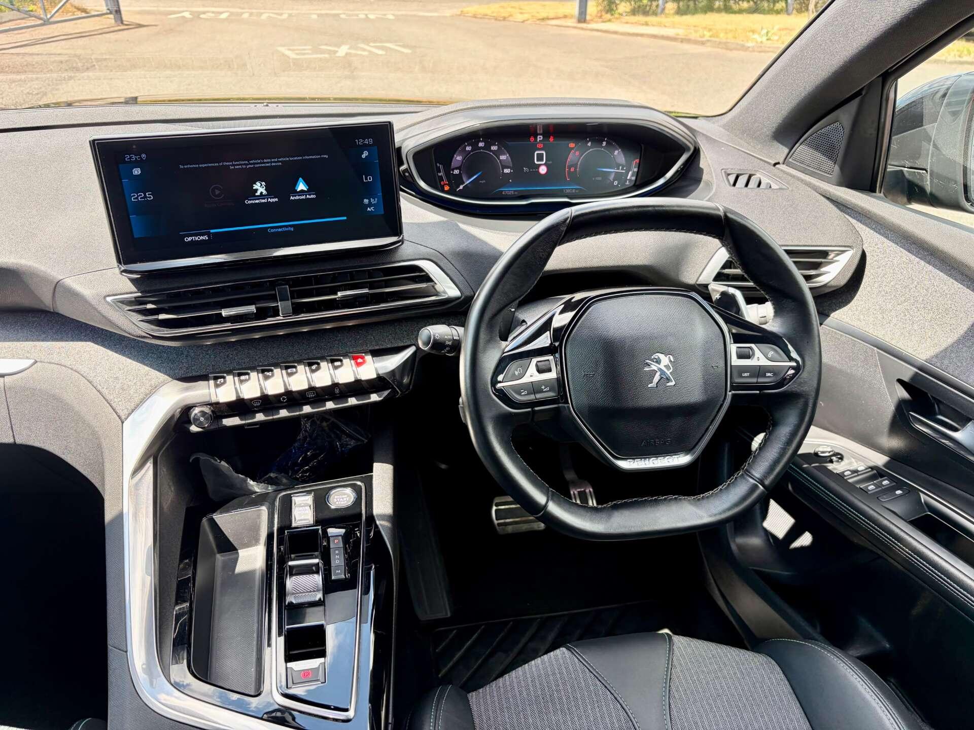 Peugeot 5008 view 2