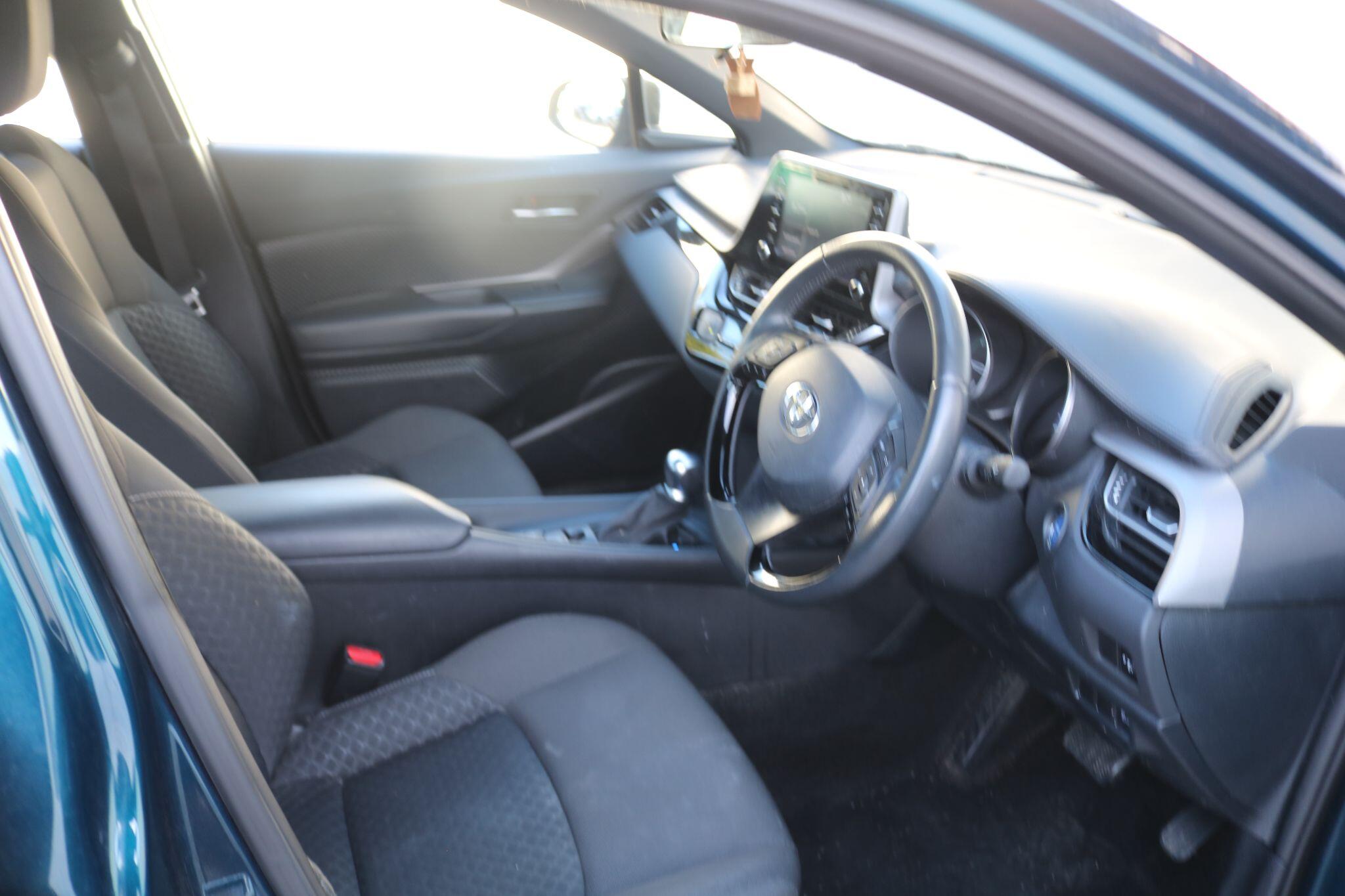 Toyota C-HR view 20