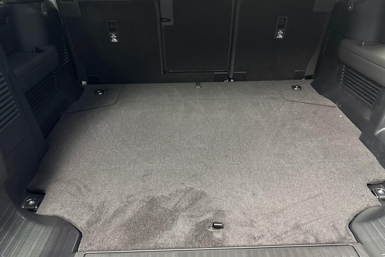 Land Rover Defender view 17
