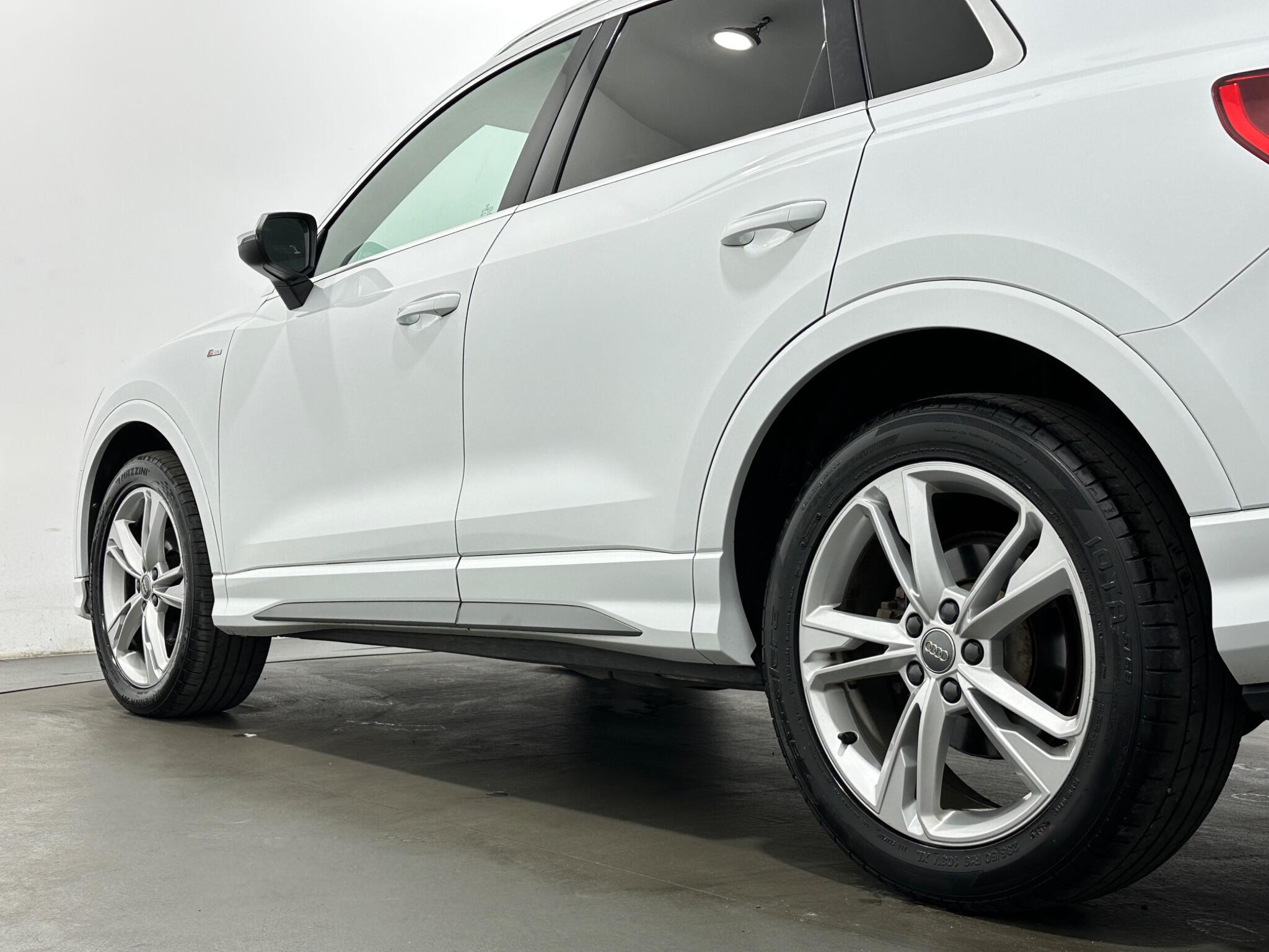 Audi Q3 view 49