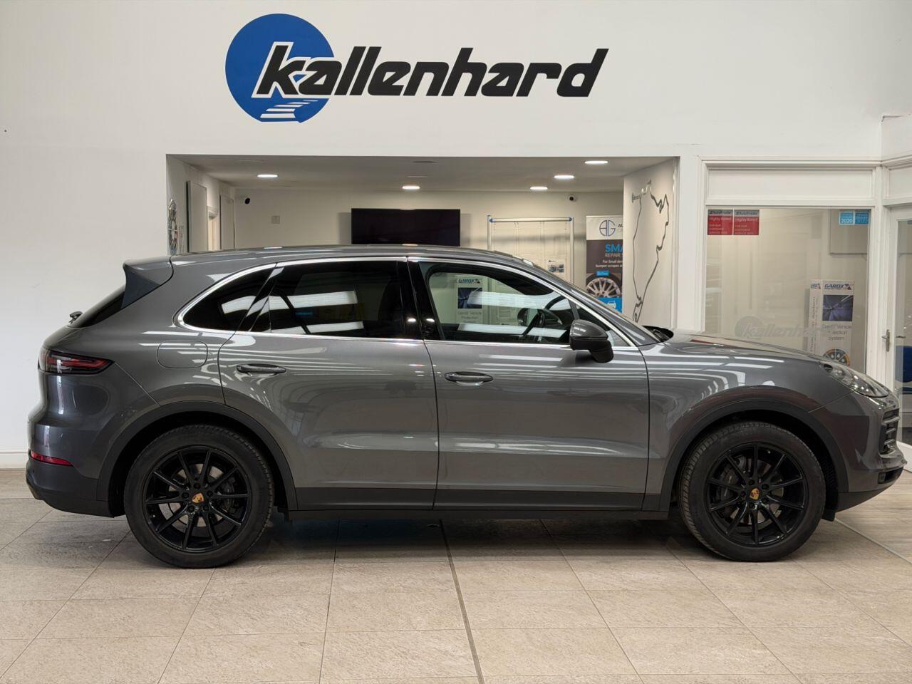 Porsche Cayenne view 16