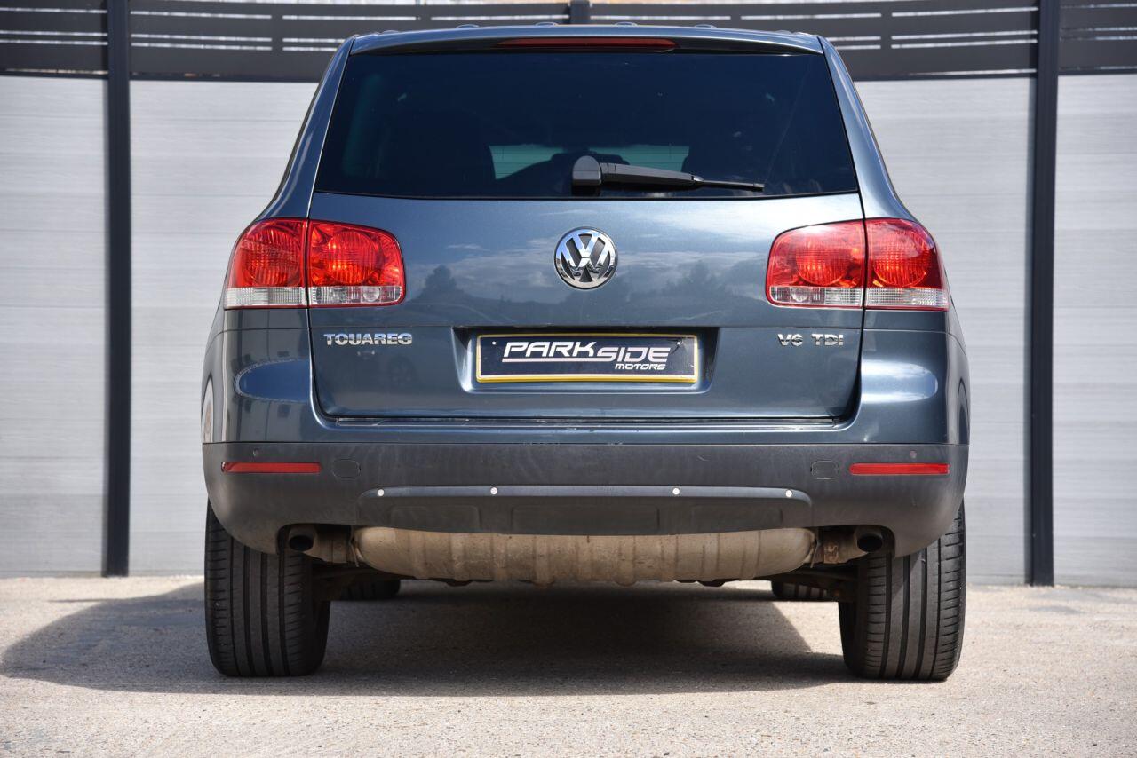 Volkswagen Touareg view 9