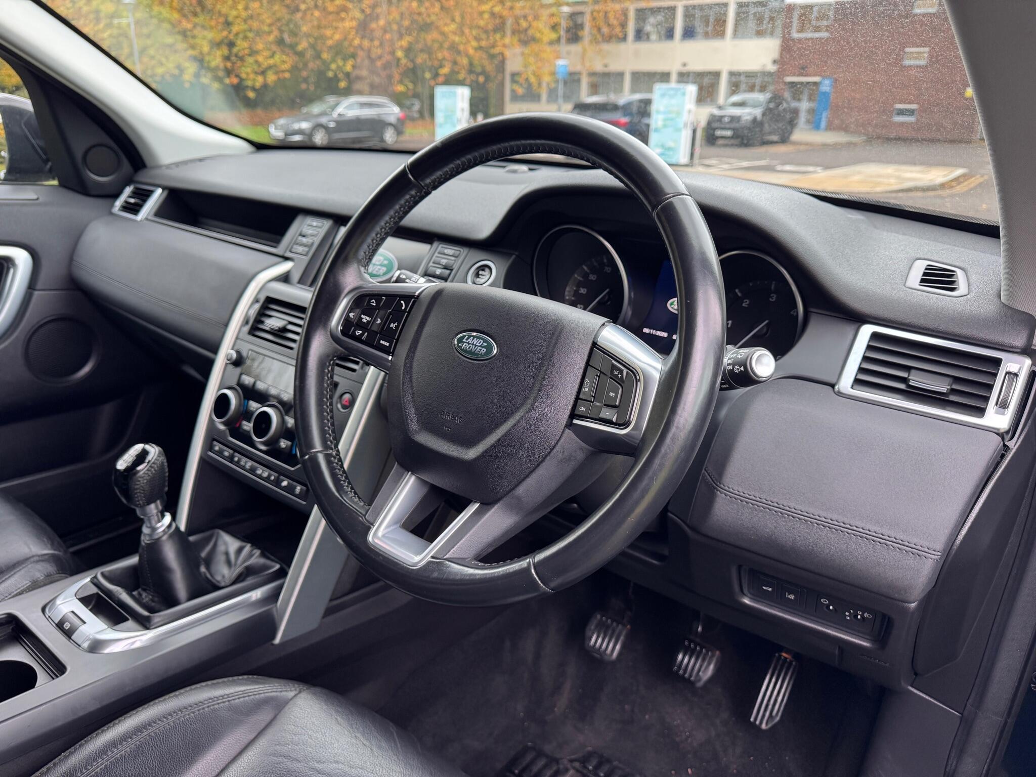 2016 Land Rover Discovery Sport 2.0 TD4 SE Tech 4WD Euro 6 (s/s) 5dr (5 Seat) • 100,000 miles image 13