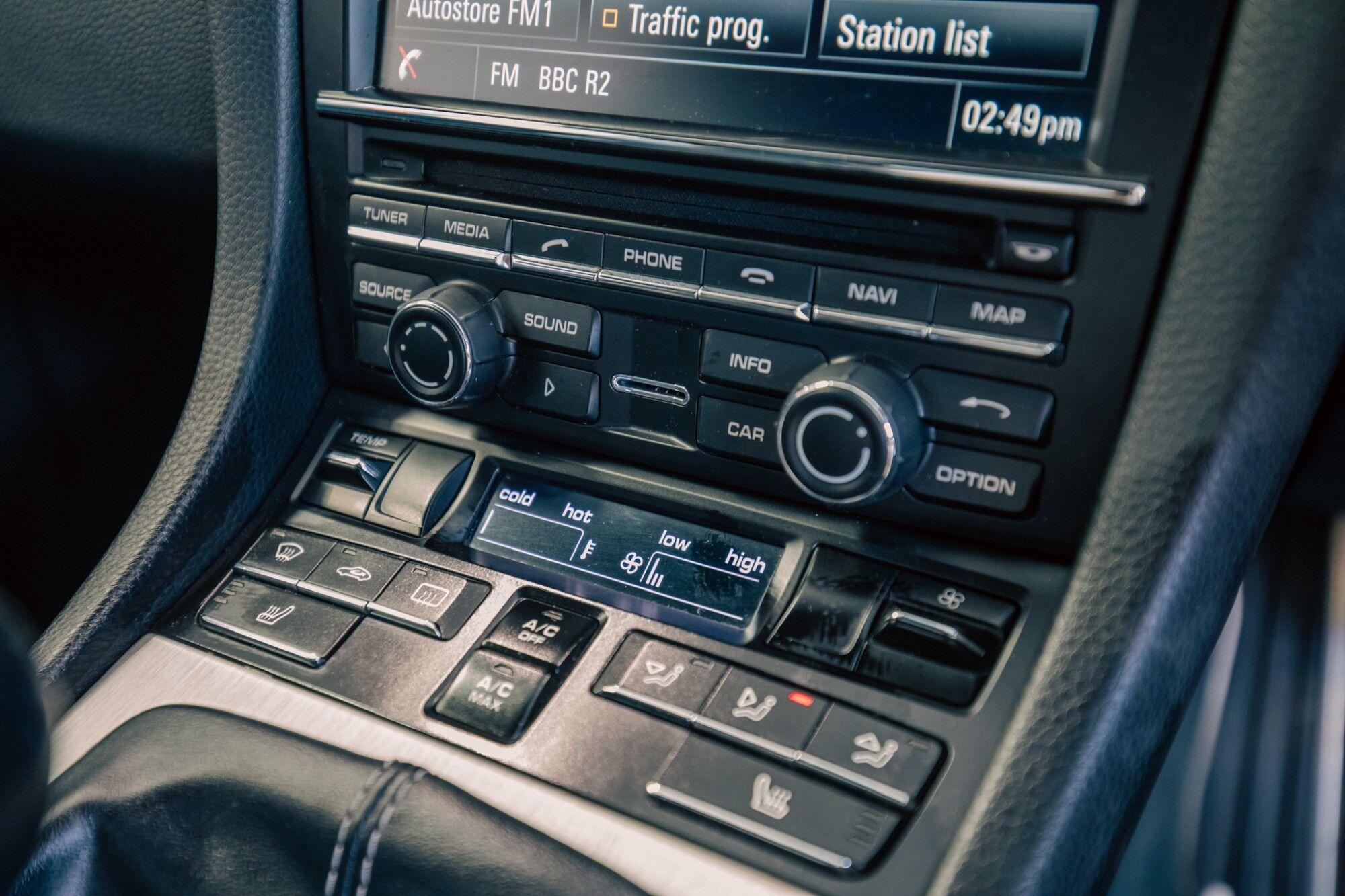 Porsche Cayman view 27