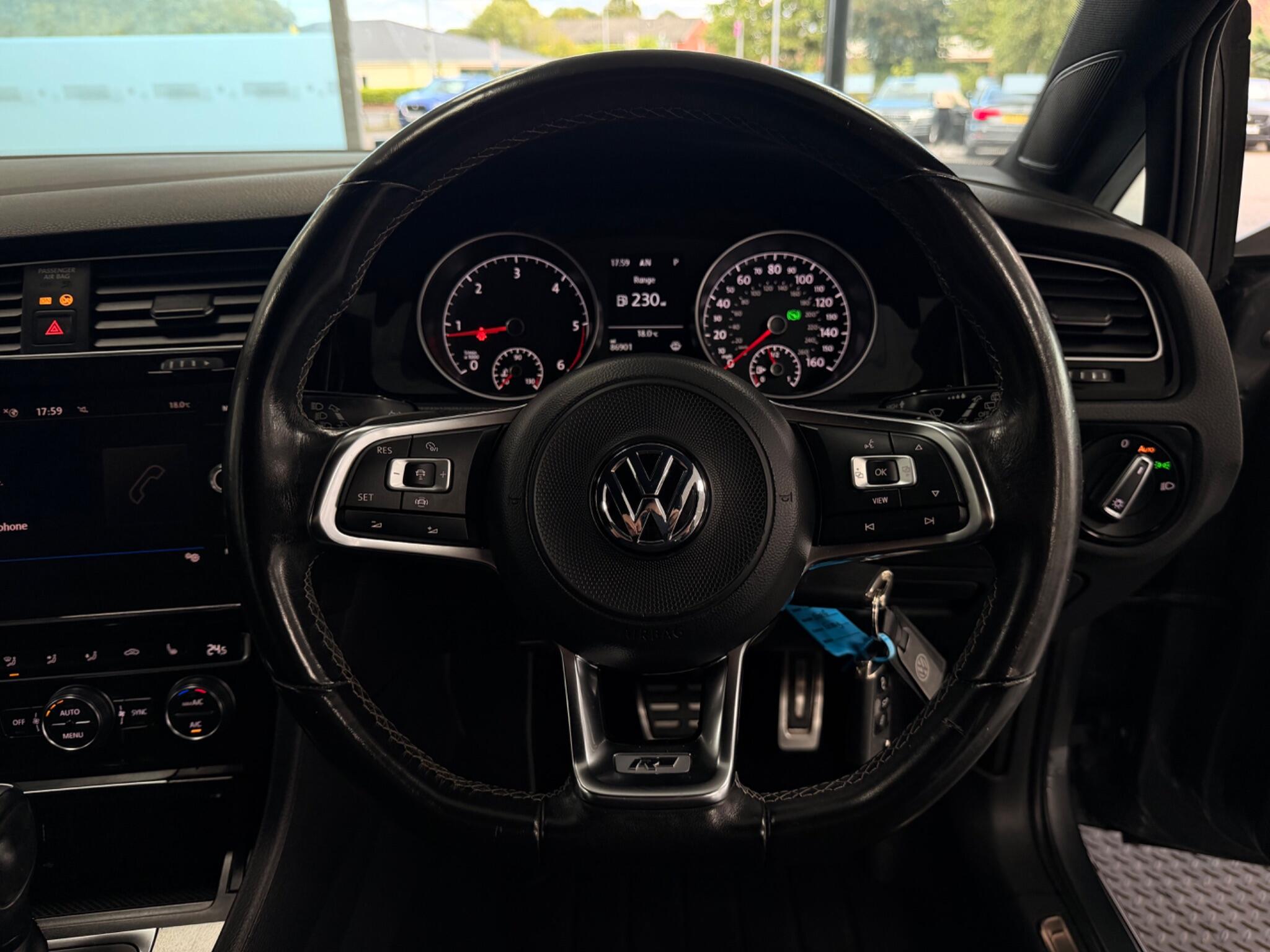 Volkswagen Golf view 30