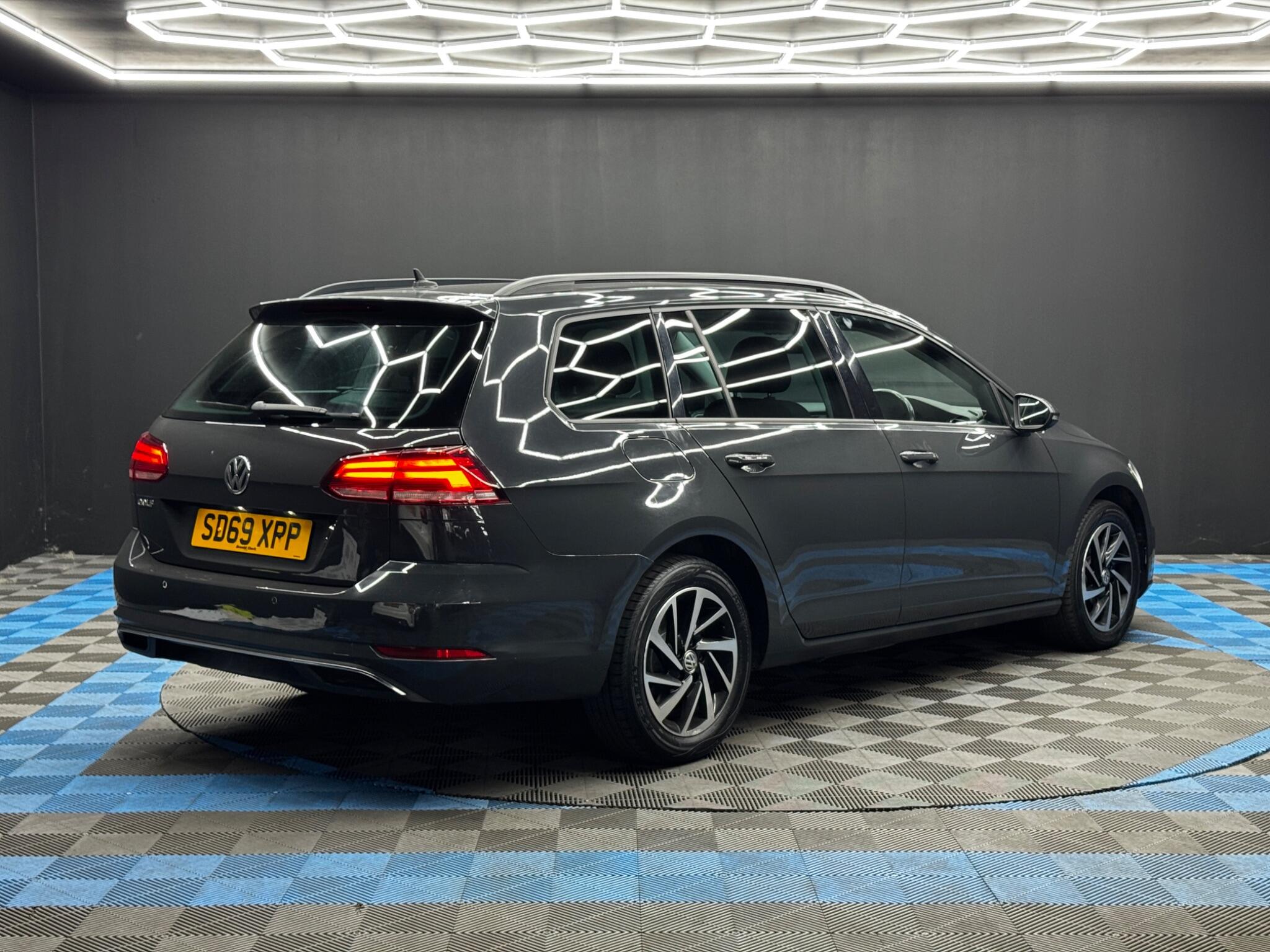 Volkswagen Golf view 5
