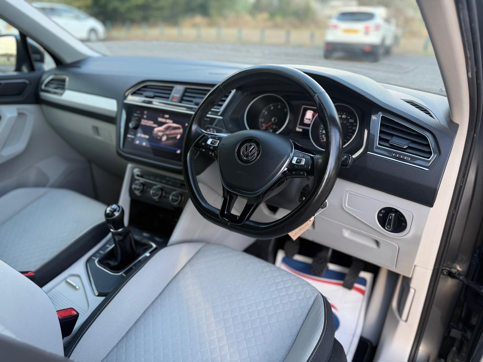 Volkswagen Tiguan view 23