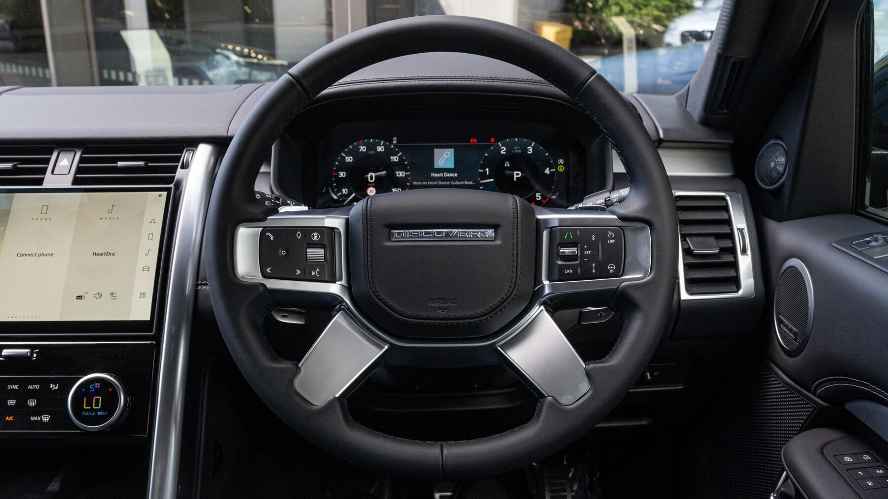 Land Rover Discovery view 19