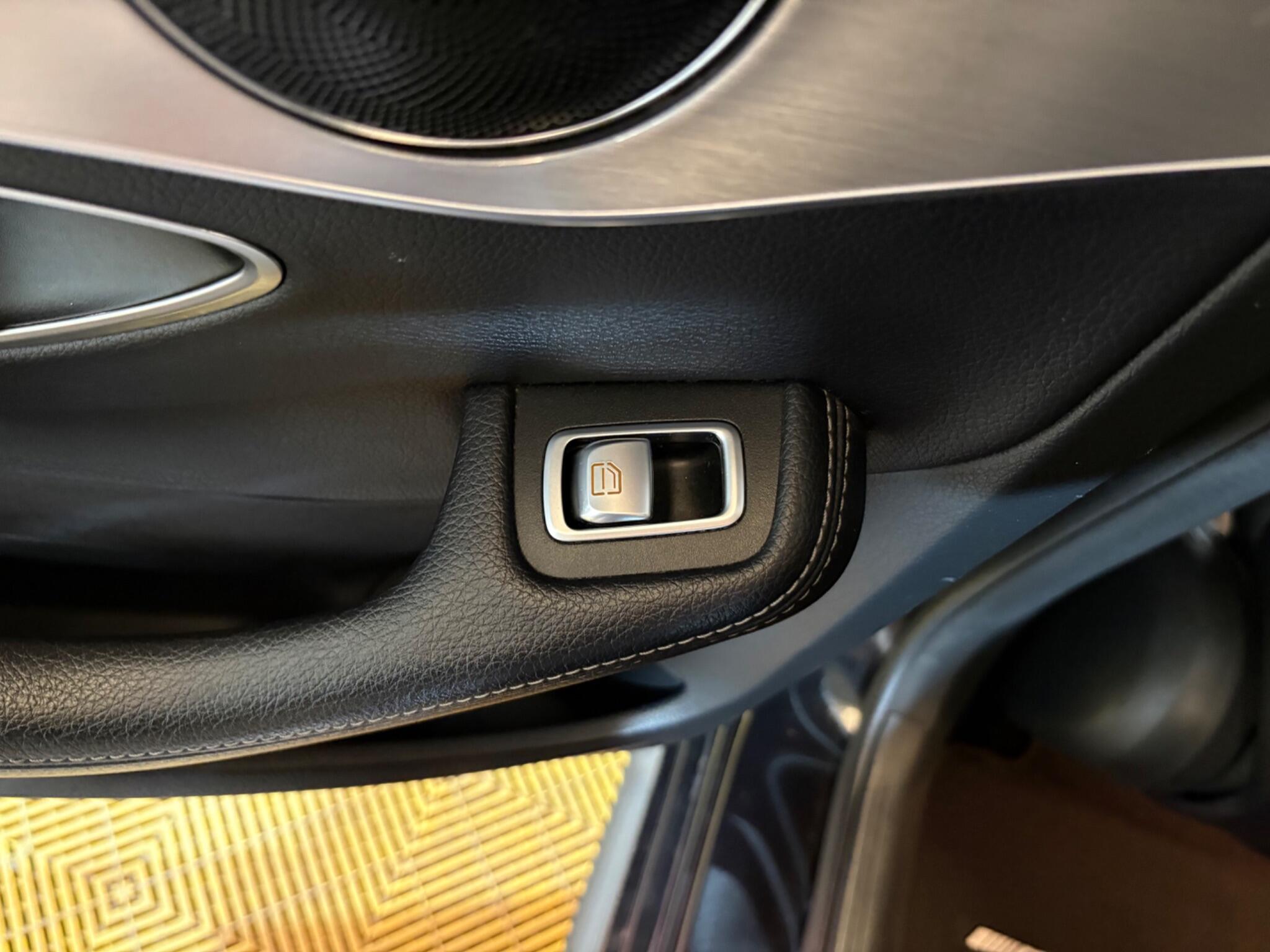 Mercedes-Benz C Class view 54